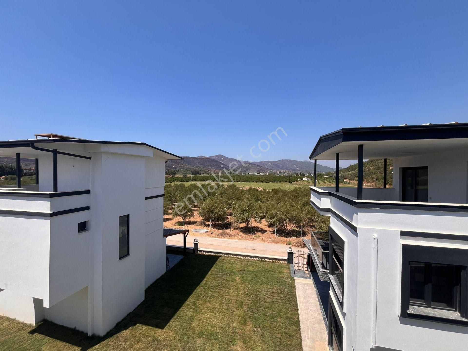 Seferihisar Cumhuriyette Geniş Bahçeli Sıfır 3+1 Villalar - Görsel 30