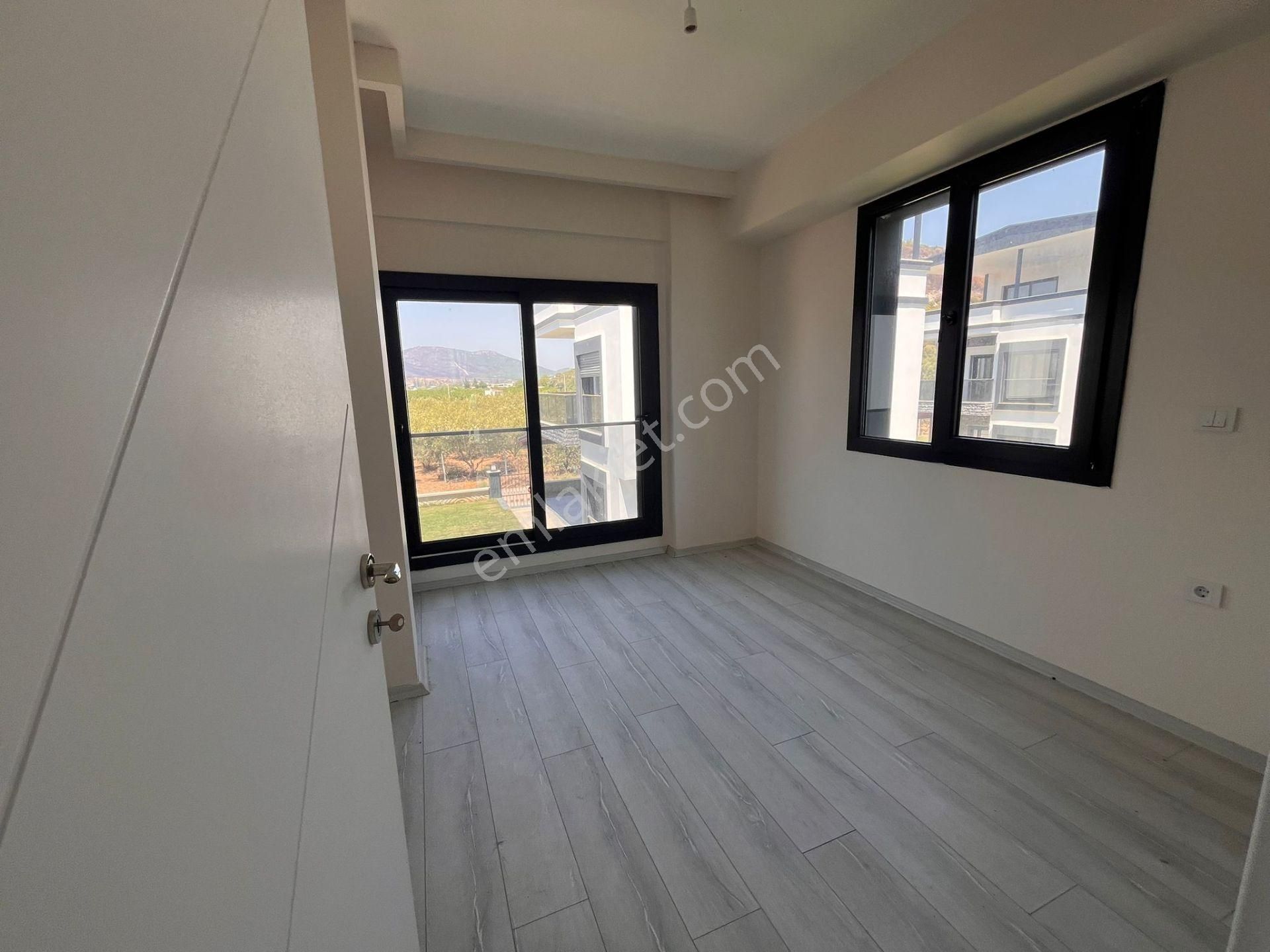 Seferihisar Cumhuriyette Geniş Bahçeli Sıfır 3+1 Villalar - Görsel 17