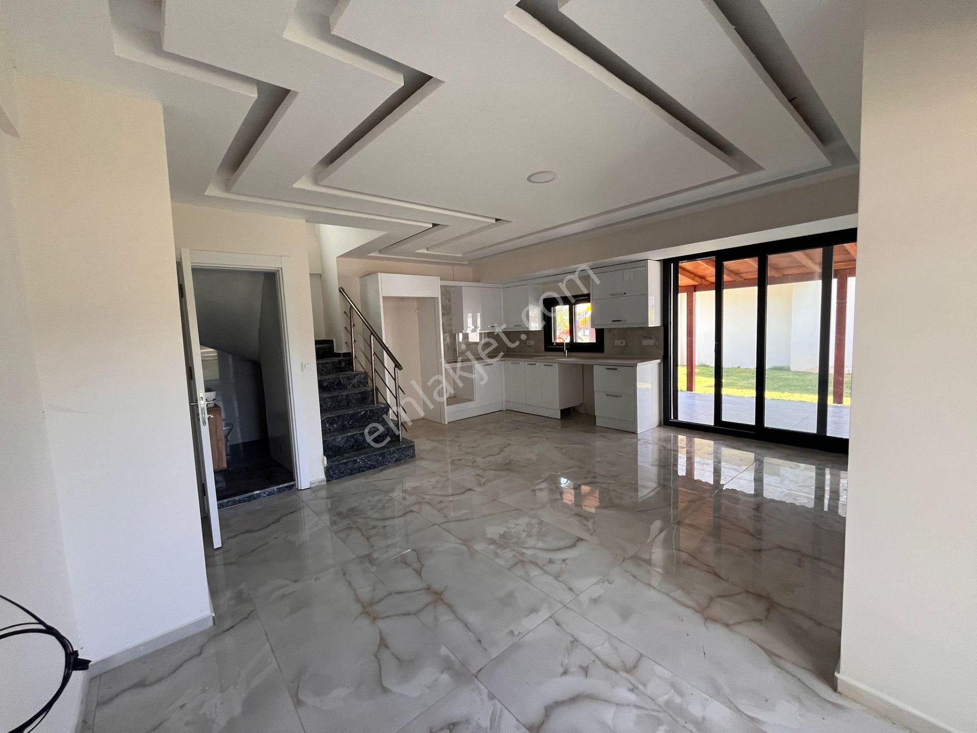 Seferihisar Cumhuriyette Geniş Bahçeli Sıfır 3+1 Villalar - Görsel 10