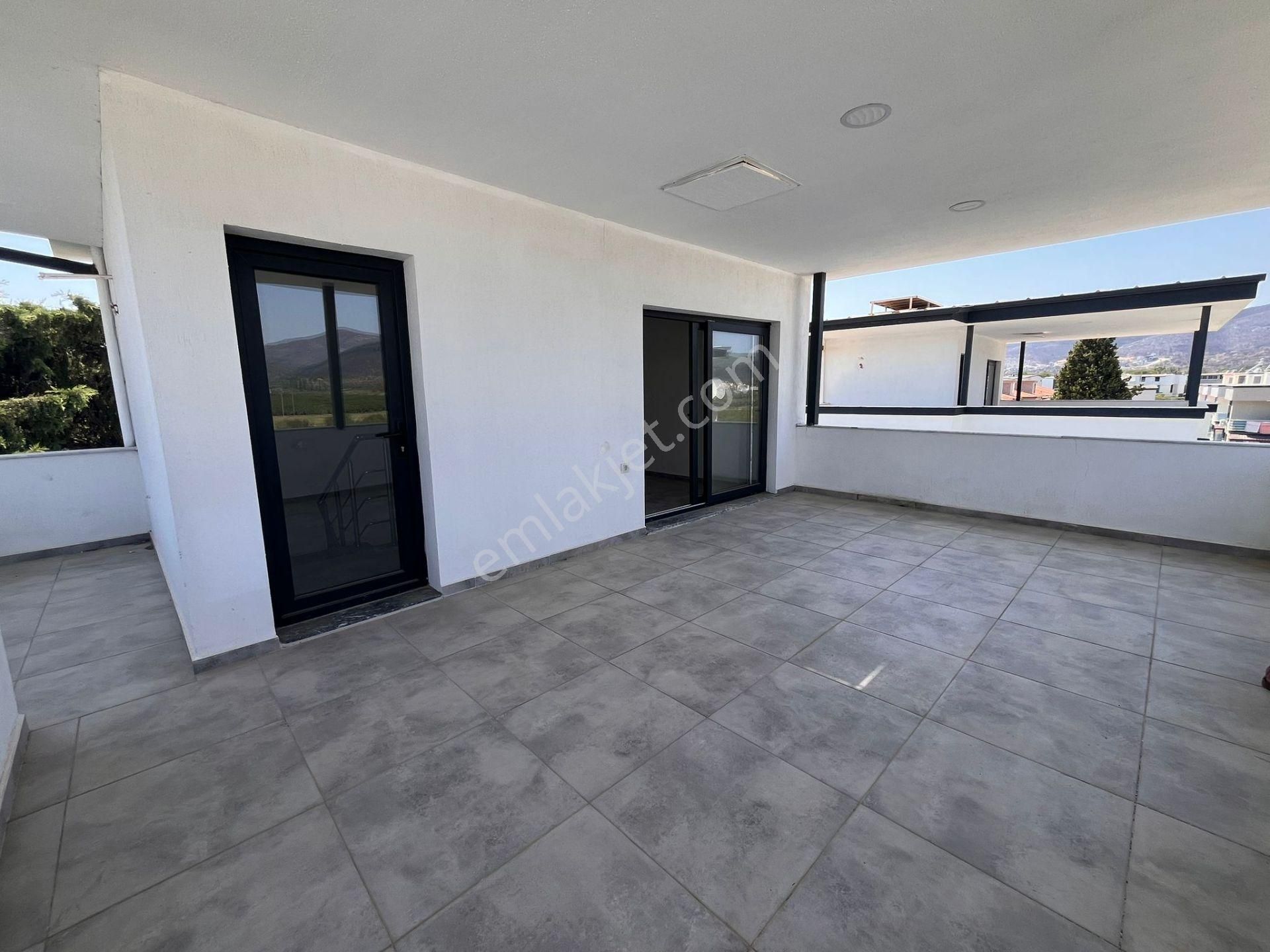 Seferihisar Cumhuriyette Geniş Bahçeli Sıfır 3+1 Villalar - Görsel 29