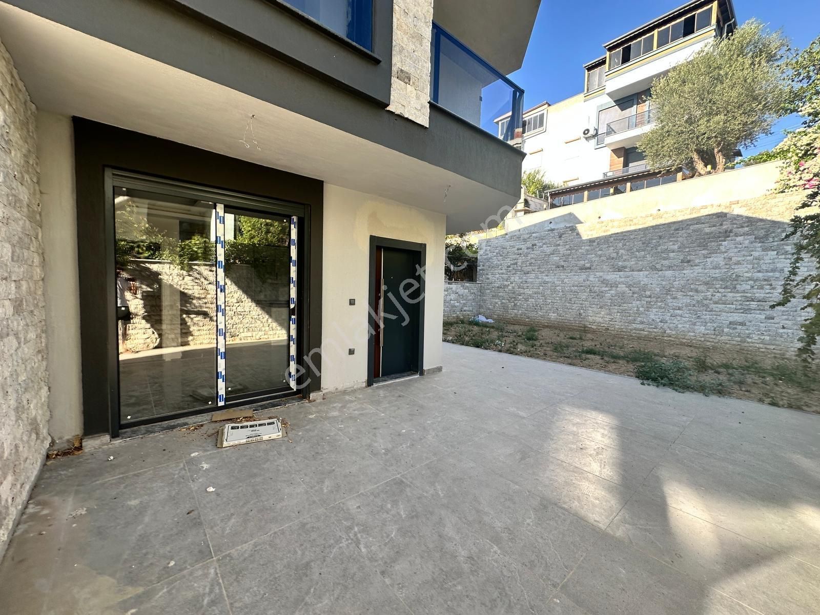 Ürkmez De Sahile Yakın Genil Bahçeli Sıfır Yazlık - Görsel 7