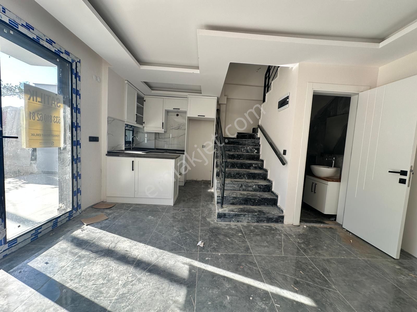 Ürkmez De Sahile Yakın Genil Bahçeli Sıfır Yazlık - Görsel 4