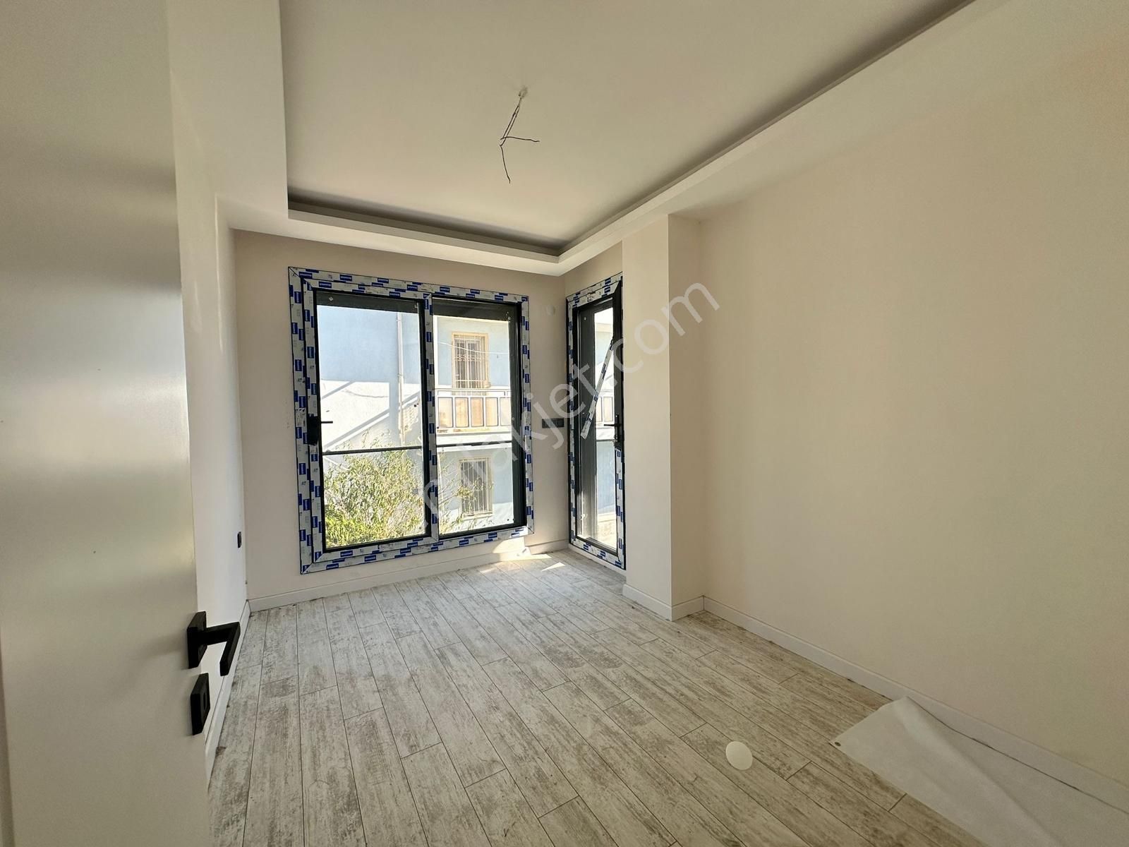 Ürkmez De Sahile Yakın Genil Bahçeli Sıfır Yazlık - Görsel 13