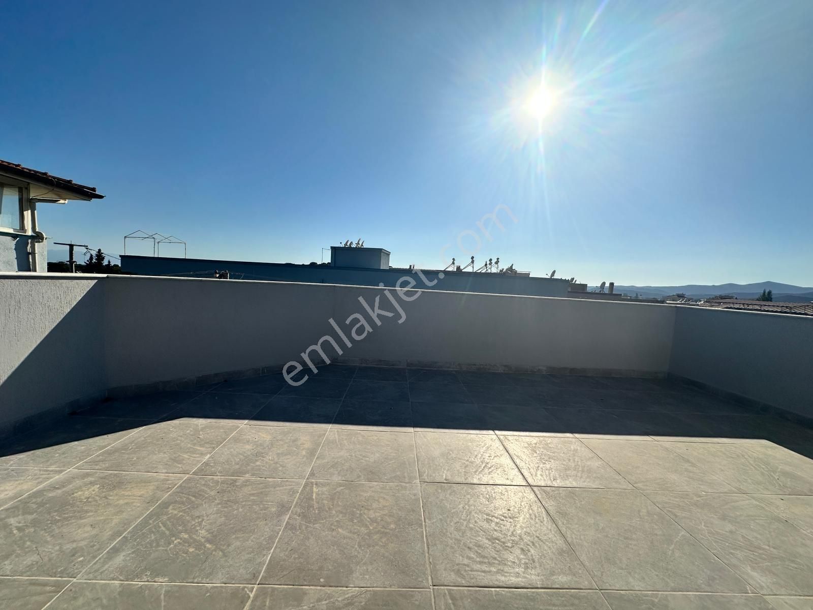 Ürkmez De Sahile Yakın Genil Bahçeli Sıfır Yazlık - Görsel 18