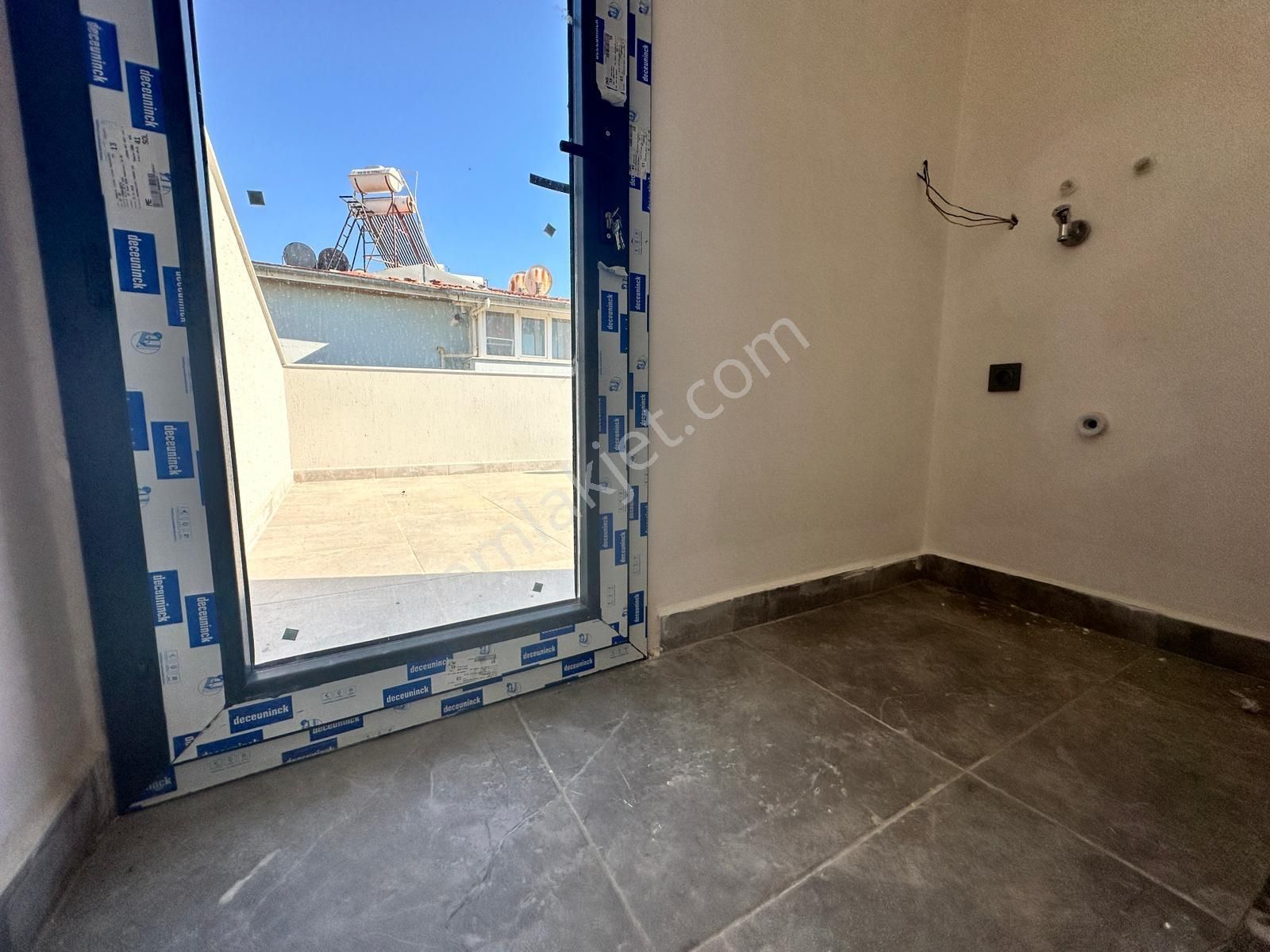 Ürkmez De Sahile Yakın Genil Bahçeli Sıfır Yazlık - Görsel 17