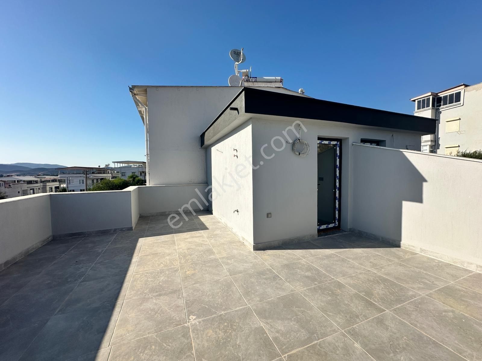 Ürkmez De Sahile Yakın Genil Bahçeli Sıfır Yazlık - Görsel 15