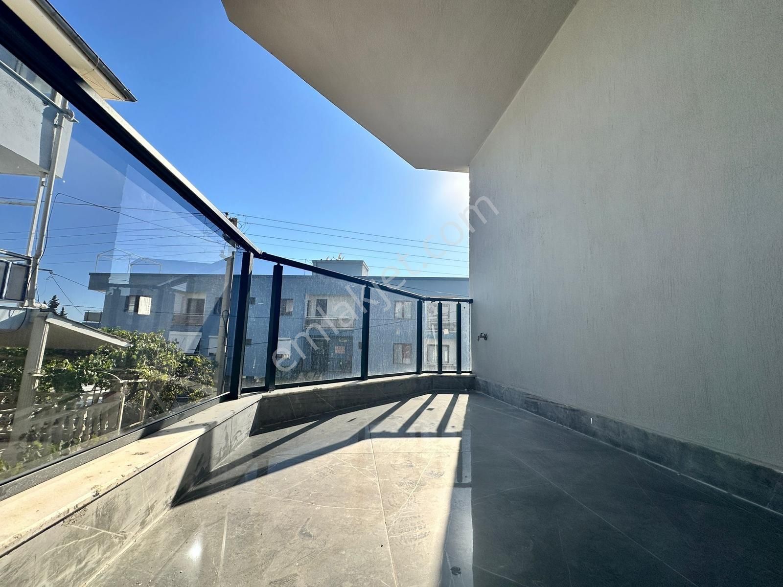 Ürkmez De Sahile Yakın Genil Bahçeli Sıfır Yazlık - Görsel 9