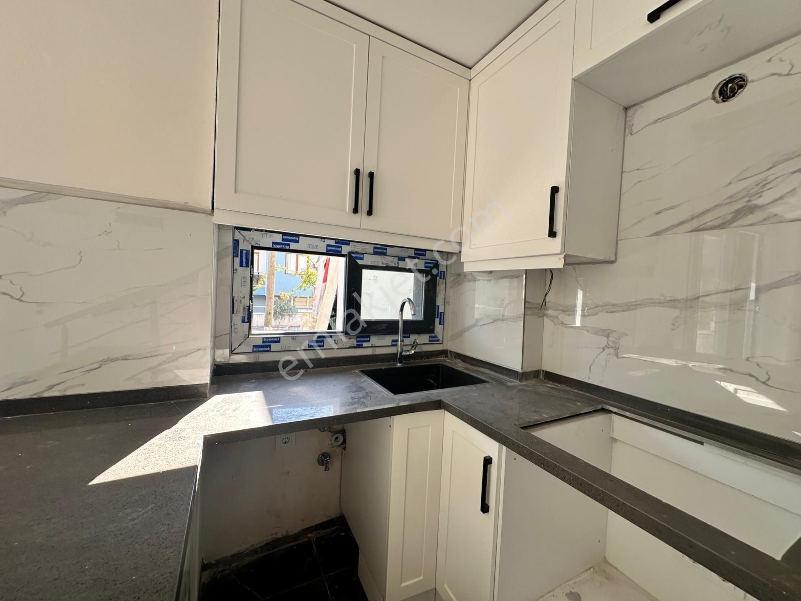 Ürkmez De Sahile Yakın Genil Bahçeli Sıfır Yazlık - Görsel 11