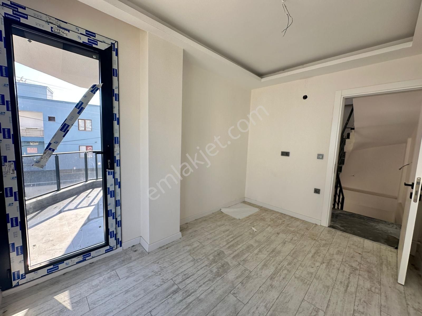 Ürkmez De Sahile Yakın Genil Bahçeli Sıfır Yazlık - Görsel 19