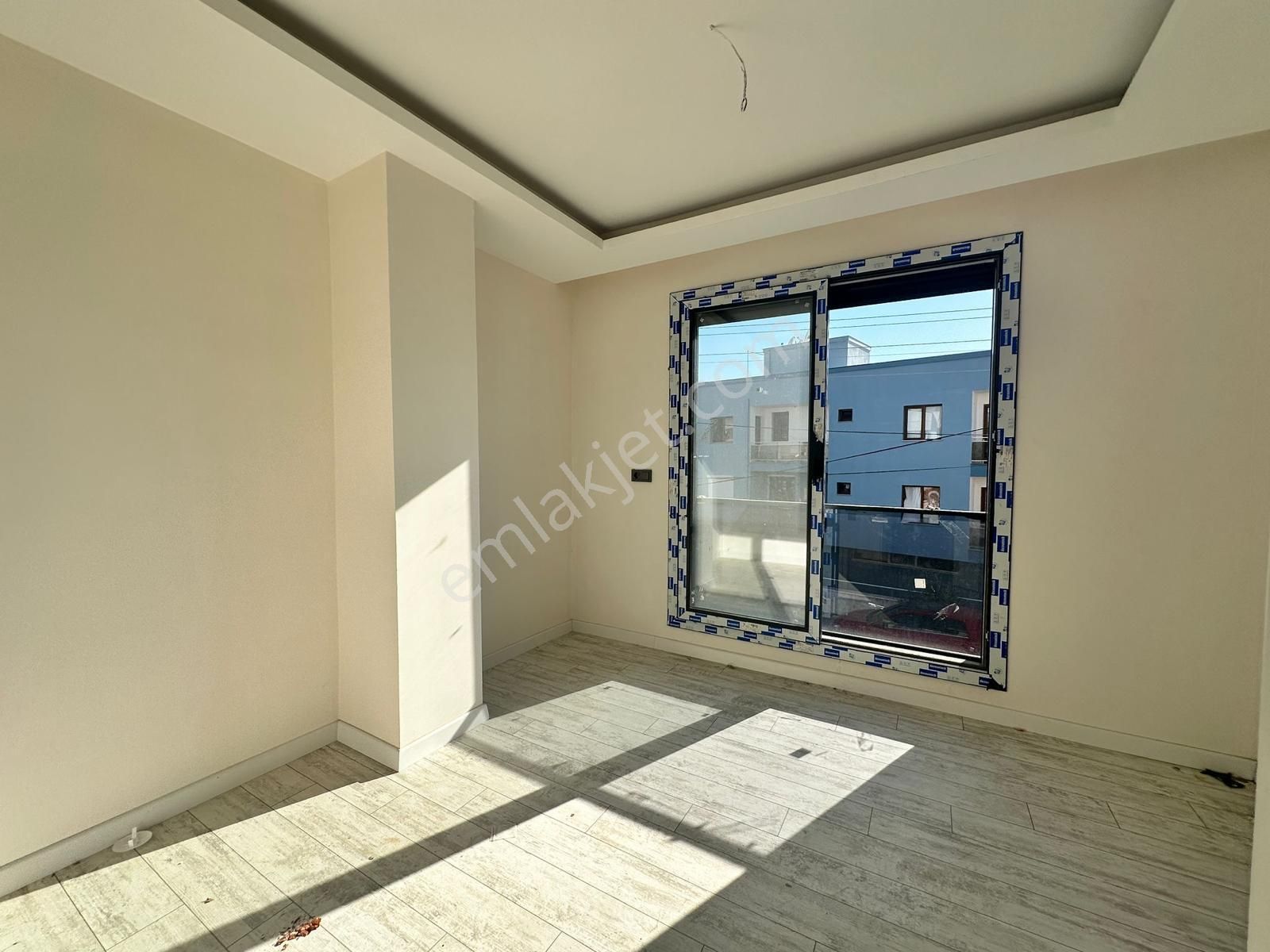 Ürkmez De Sahile Yakın Genil Bahçeli Sıfır Yazlık - Görsel 12