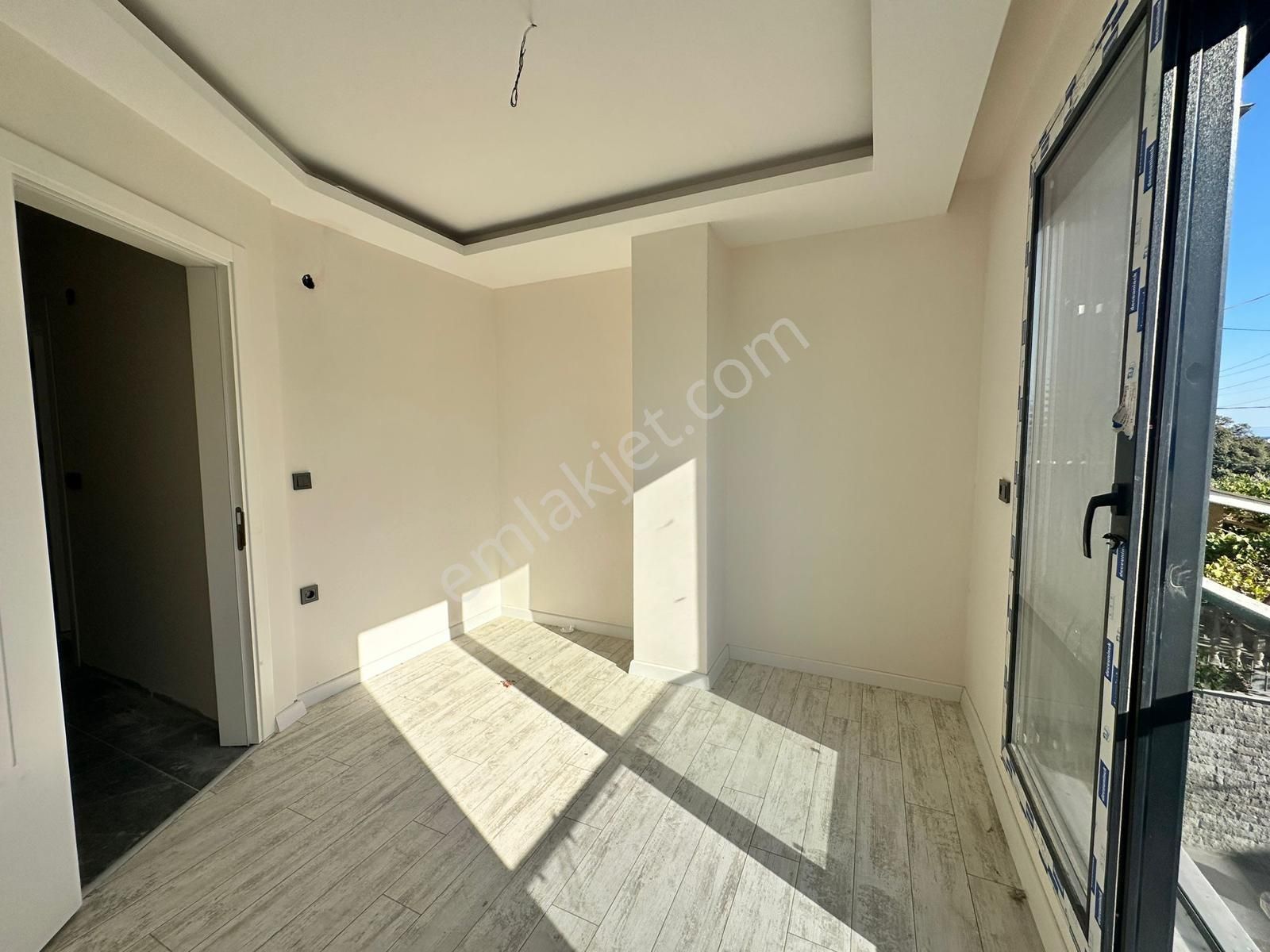 Ürkmez De Sahile Yakın Genil Bahçeli Sıfır Yazlık - Görsel 16