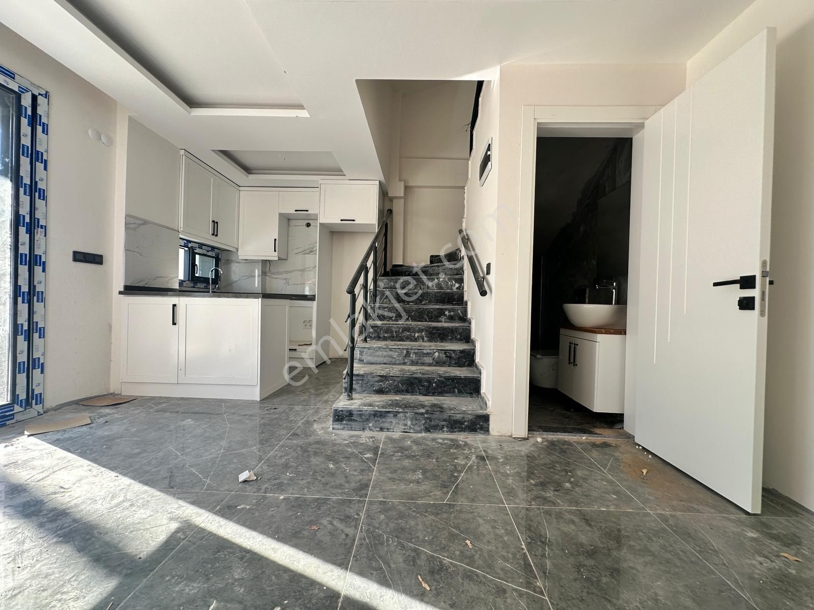 Ürkmez De Sahile Yakın Genil Bahçeli Sıfır Yazlık - Görsel 6