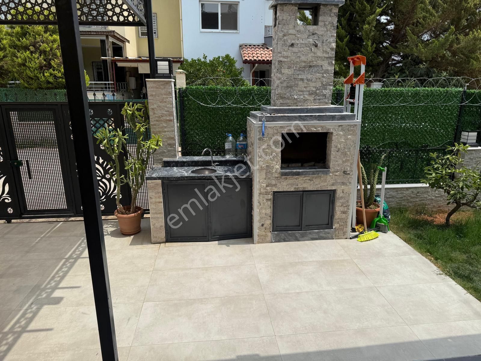 Tripleks 4+1 Kış Balkonlu Harika Lokasyonda Köşe Villa - Görsel 23