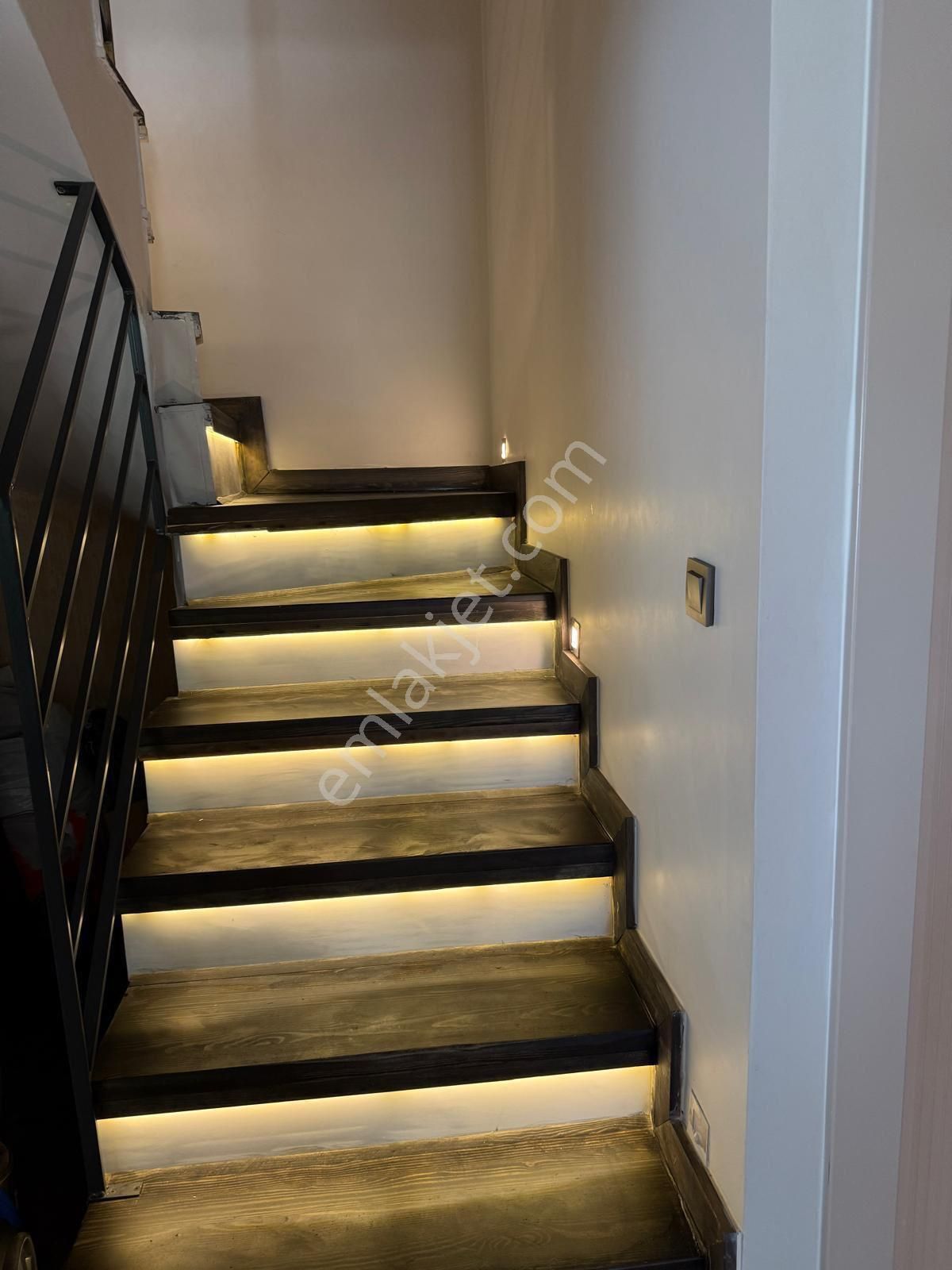 Tripleks 4+1 Kış Balkonlu Harika Lokasyonda Köşe Villa - Görsel 17