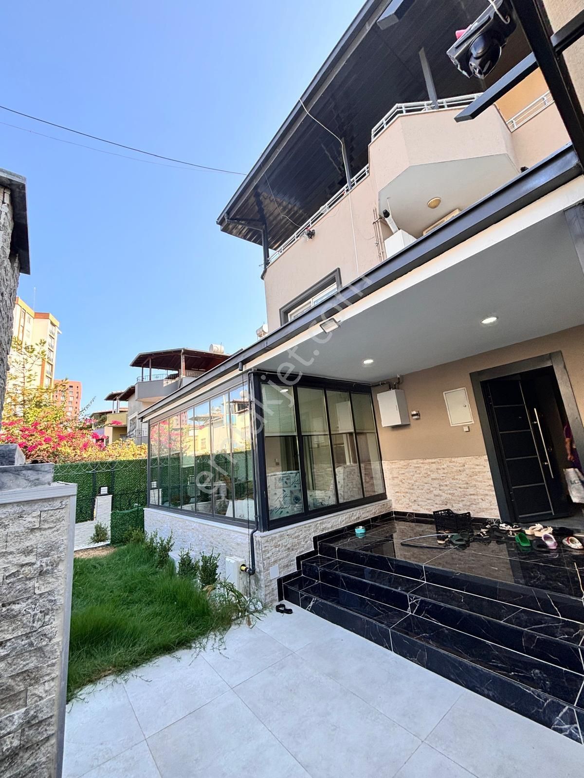 Tripleks 4+1 Kış Balkonlu Harika Lokasyonda Köşe Villa