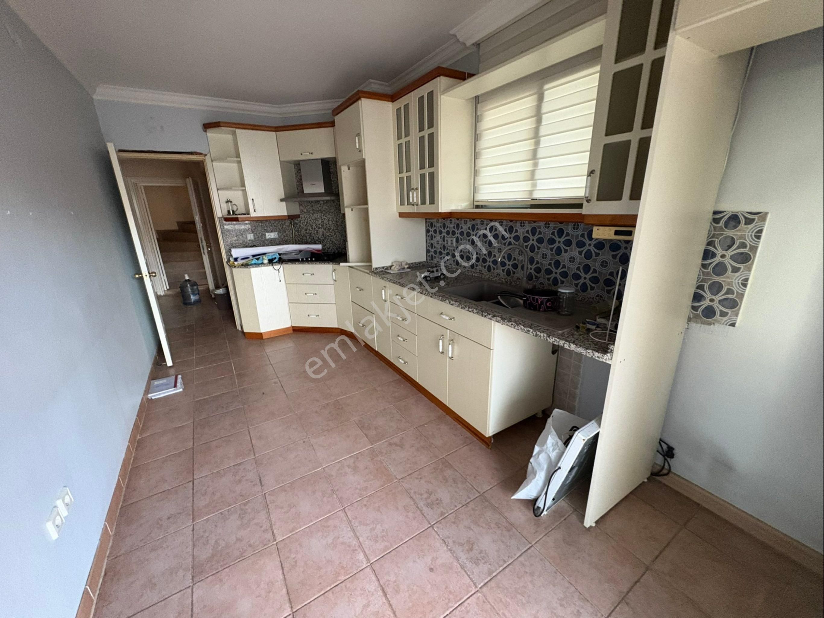 Karsiyaka Aksoy Ebeveyn Banyolu 4+1 Satılık Daire - Görsel 9