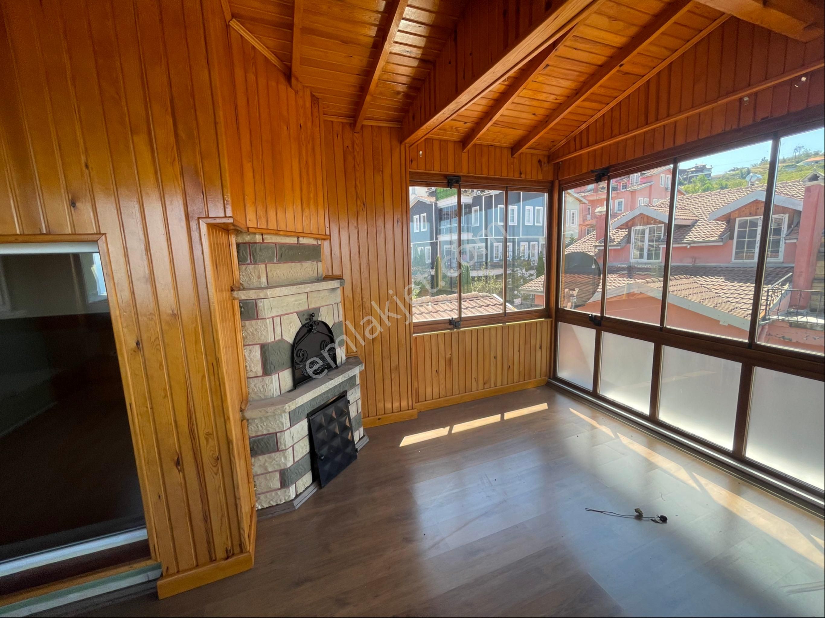 Yıldızlı'da Kiralık 4+1 Deniz Manzaralı Tripleks Villa - Görsel 32