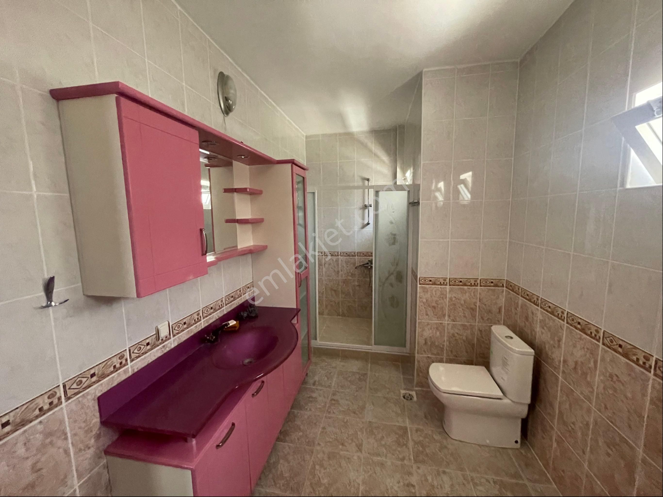 Yıldızlı'da Kiralık 4+1 Deniz Manzaralı Tripleks Villa - Görsel 21