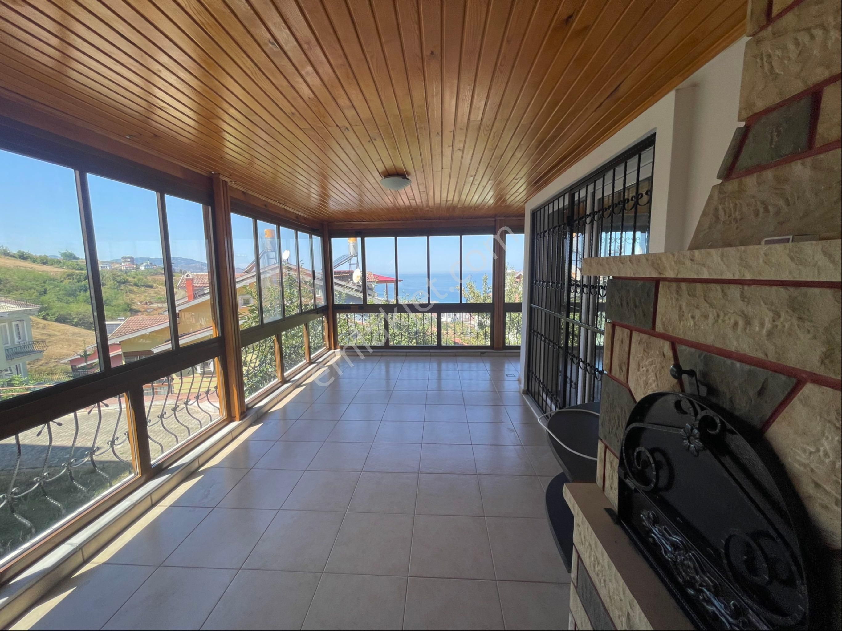 Yıldızlı'da Kiralık 4+1 Deniz Manzaralı Tripleks Villa - Görsel 12