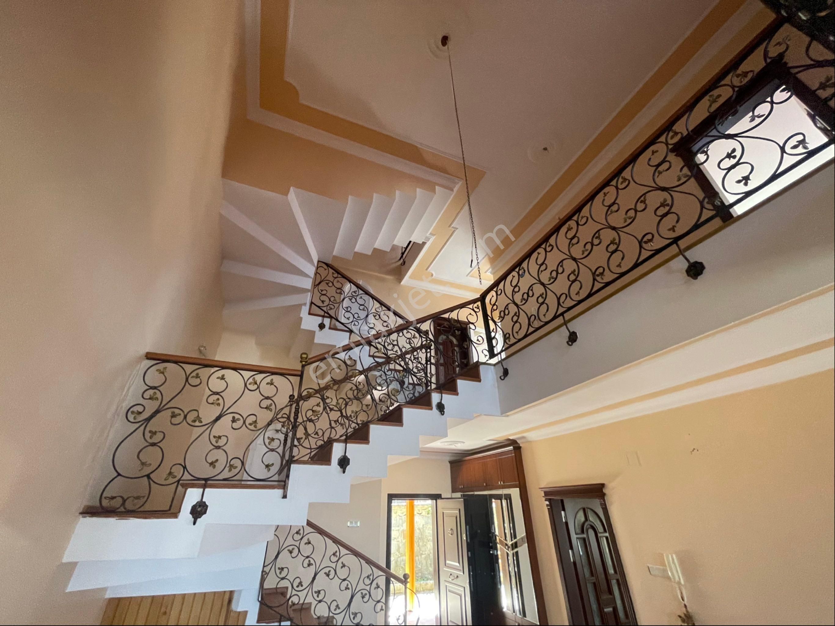 Yıldızlı'da Kiralık 4+1 Deniz Manzaralı Tripleks Villa - Görsel 18