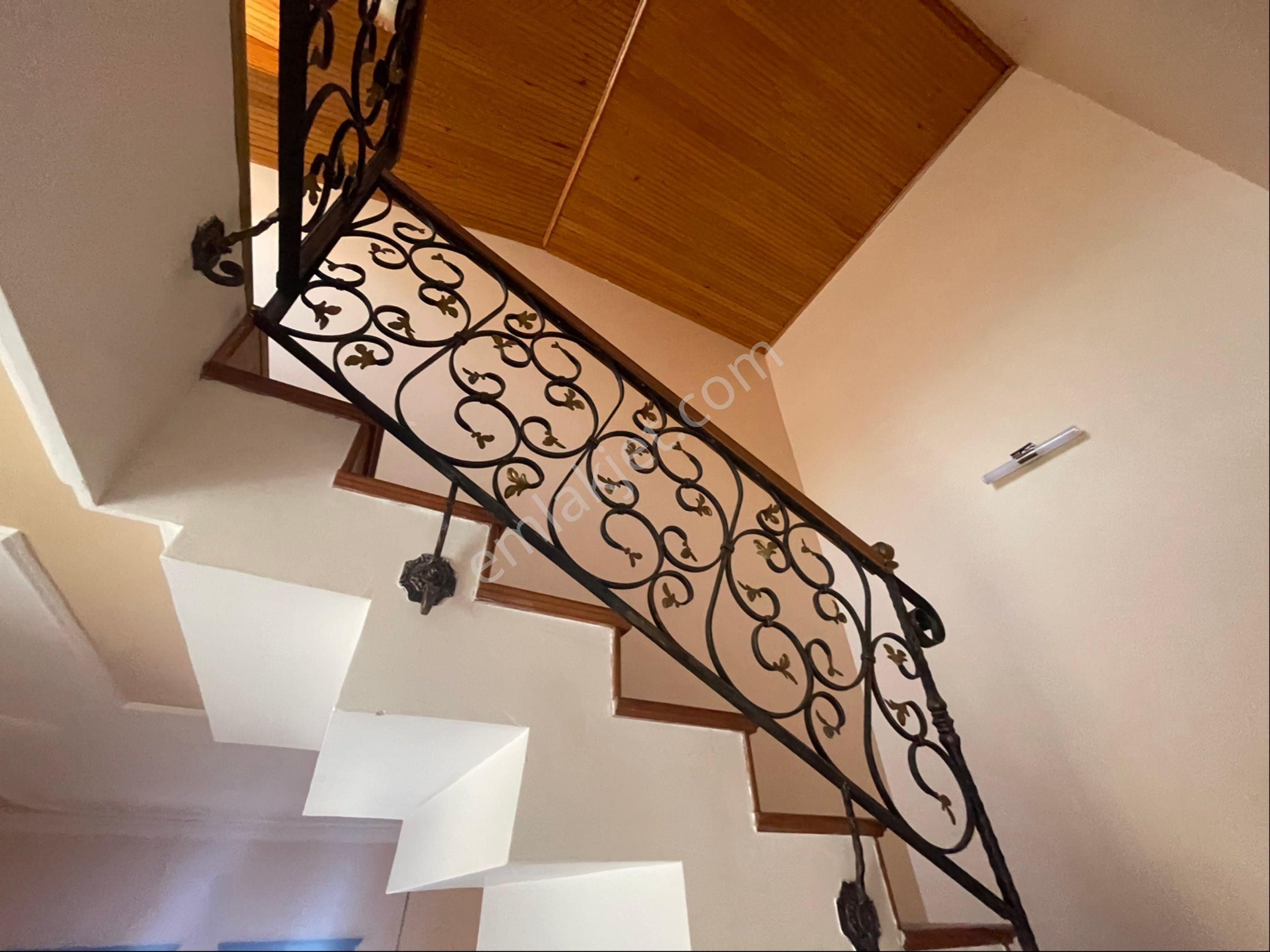 Yıldızlı'da Kiralık 4+1 Deniz Manzaralı Tripleks Villa - Görsel 26