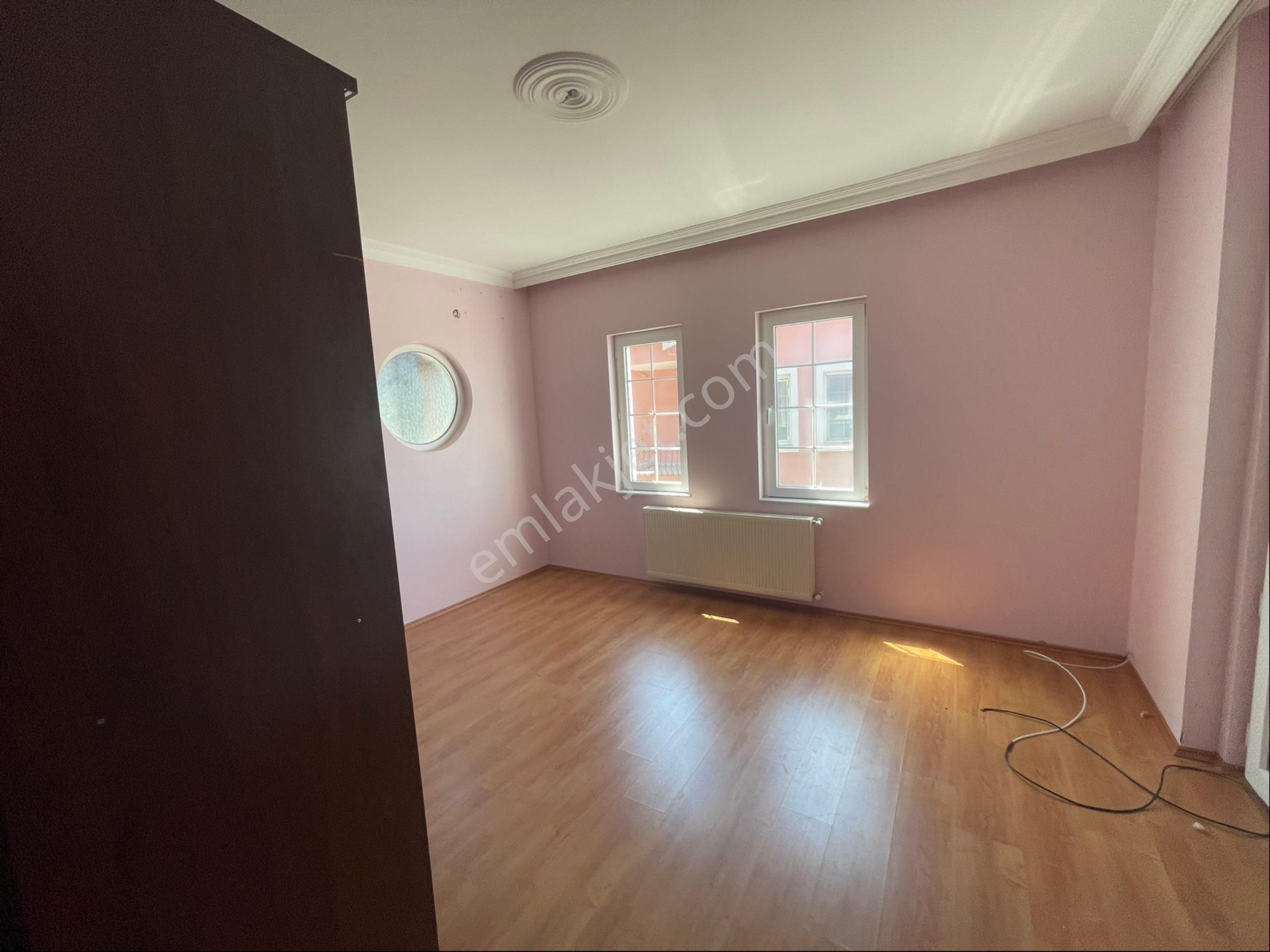 Yıldızlı'da Kiralık 4+1 Deniz Manzaralı Tripleks Villa - Görsel 24