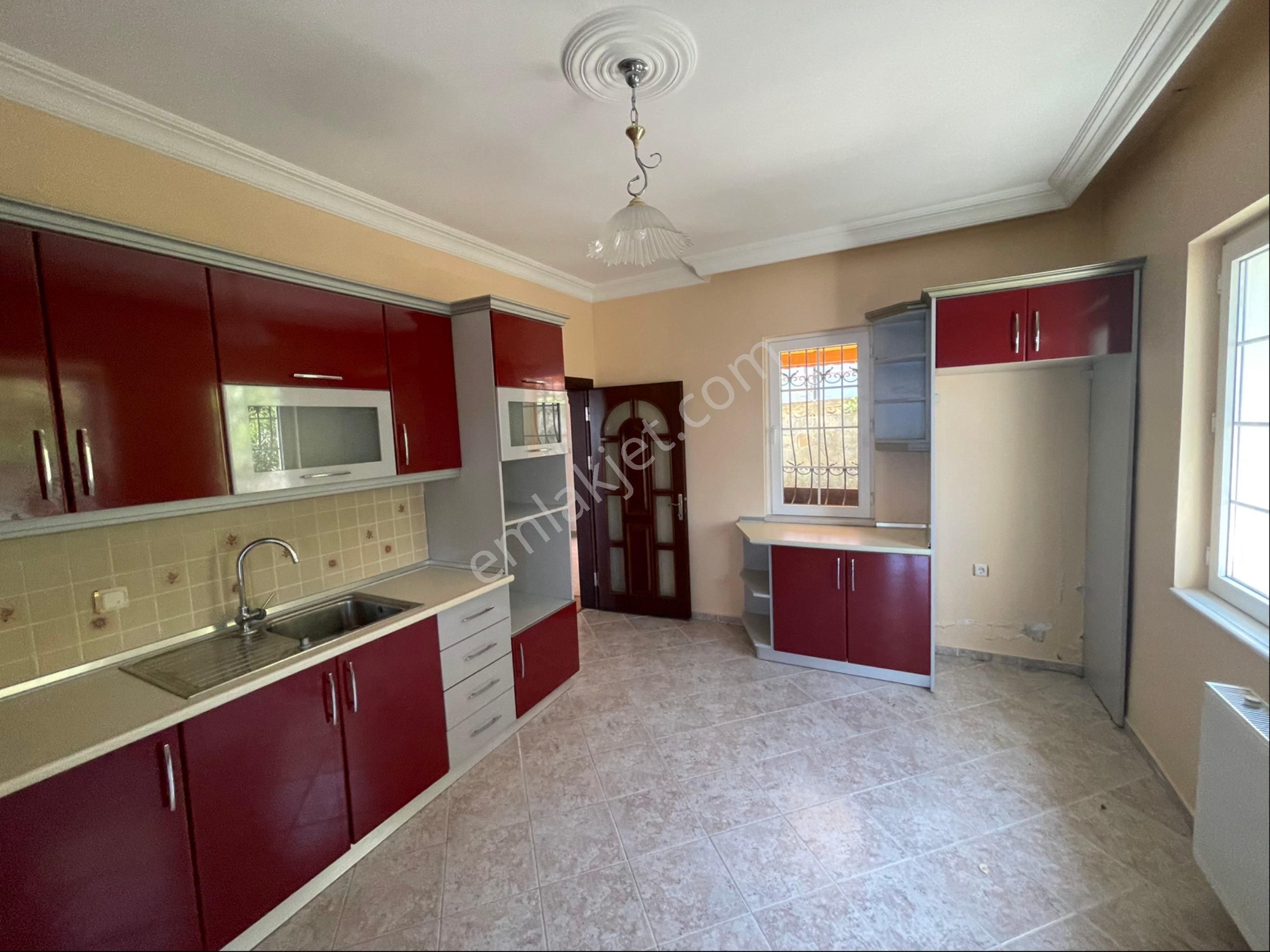 Yıldızlı'da Kiralık 4+1 Deniz Manzaralı Tripleks Villa - Görsel 13