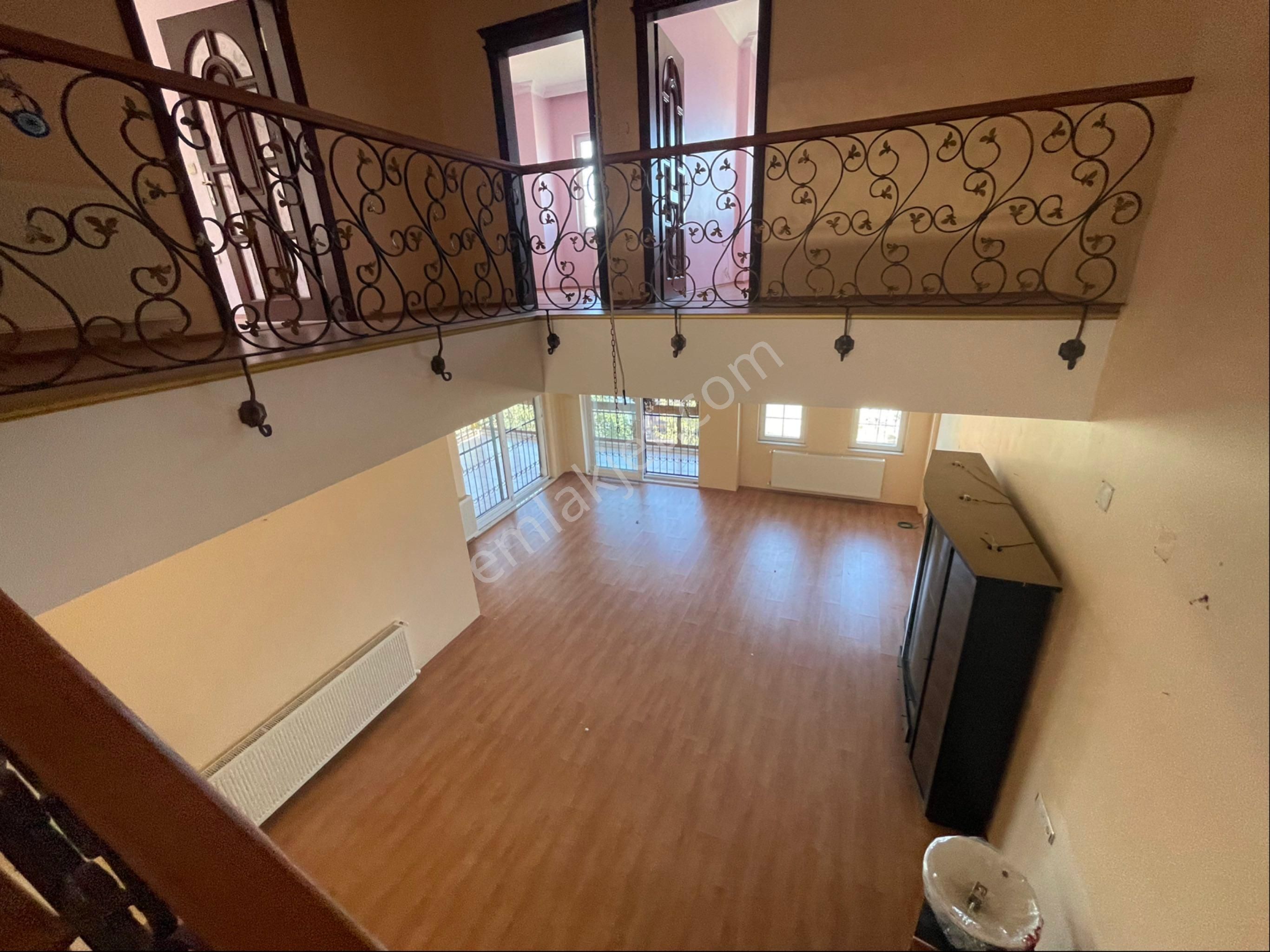 Yıldızlı'da Kiralık 4+1 Deniz Manzaralı Tripleks Villa - Görsel 20