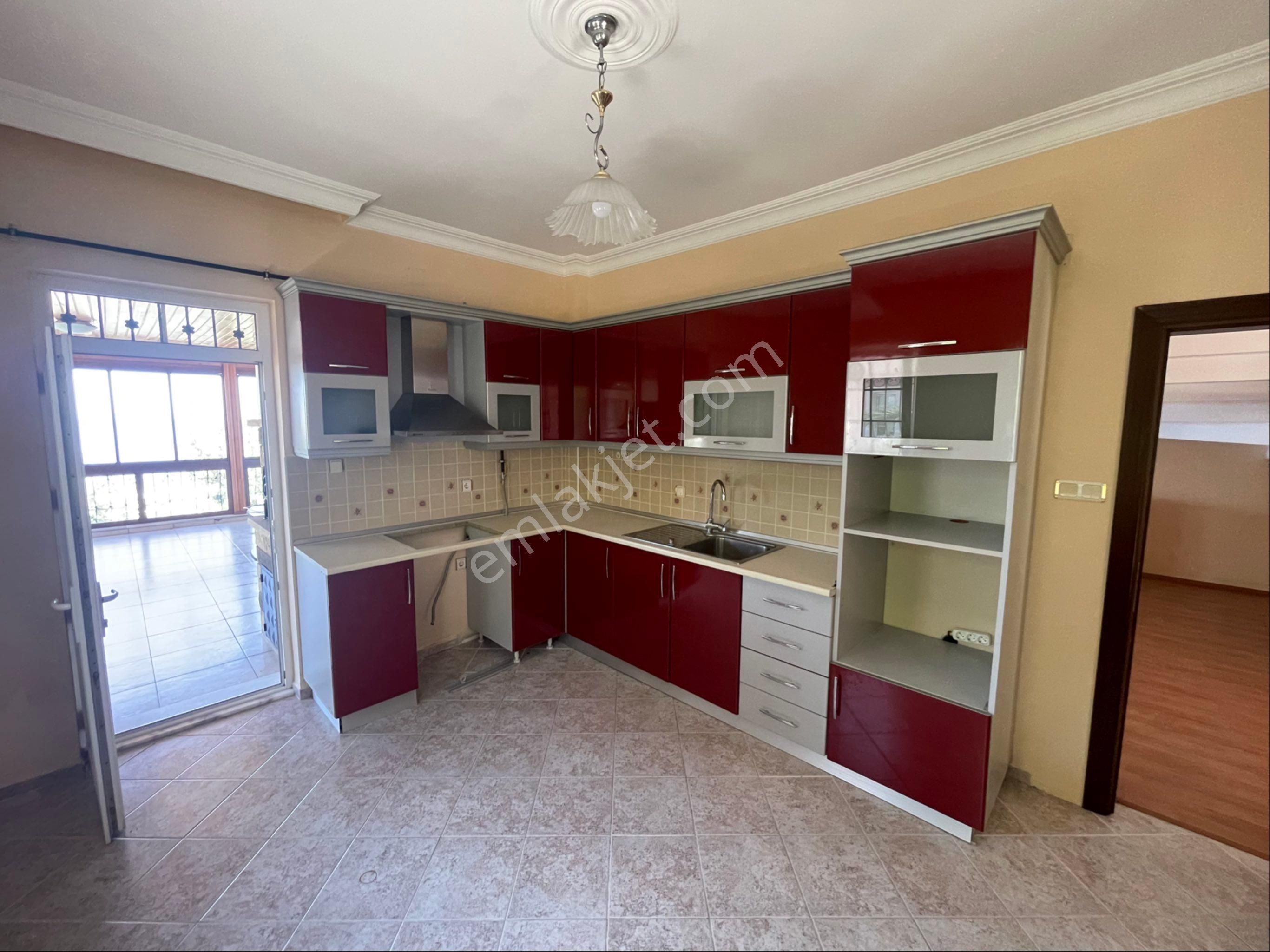 Yıldızlı'da Kiralık 4+1 Deniz Manzaralı Tripleks Villa - Görsel 10