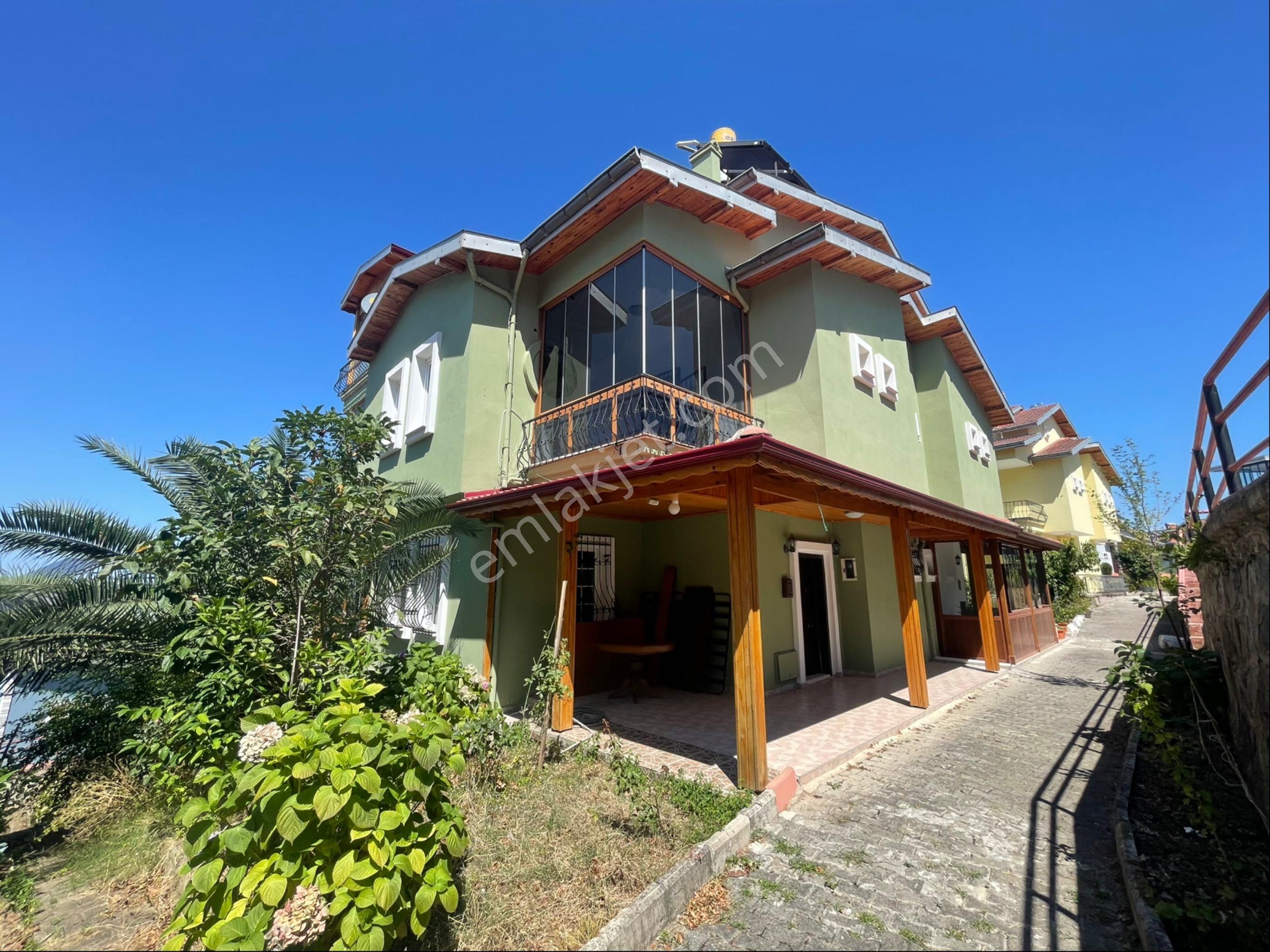 Yıldızlı'da Kiralık 4+1 Deniz Manzaralı Tripleks Villa - Görsel 6