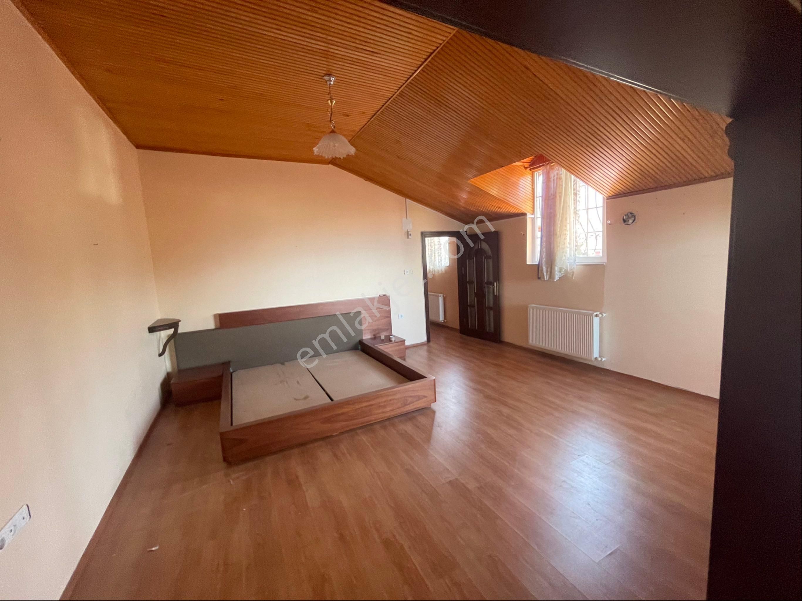 Yıldızlı'da Kiralık 4+1 Deniz Manzaralı Tripleks Villa - Görsel 34