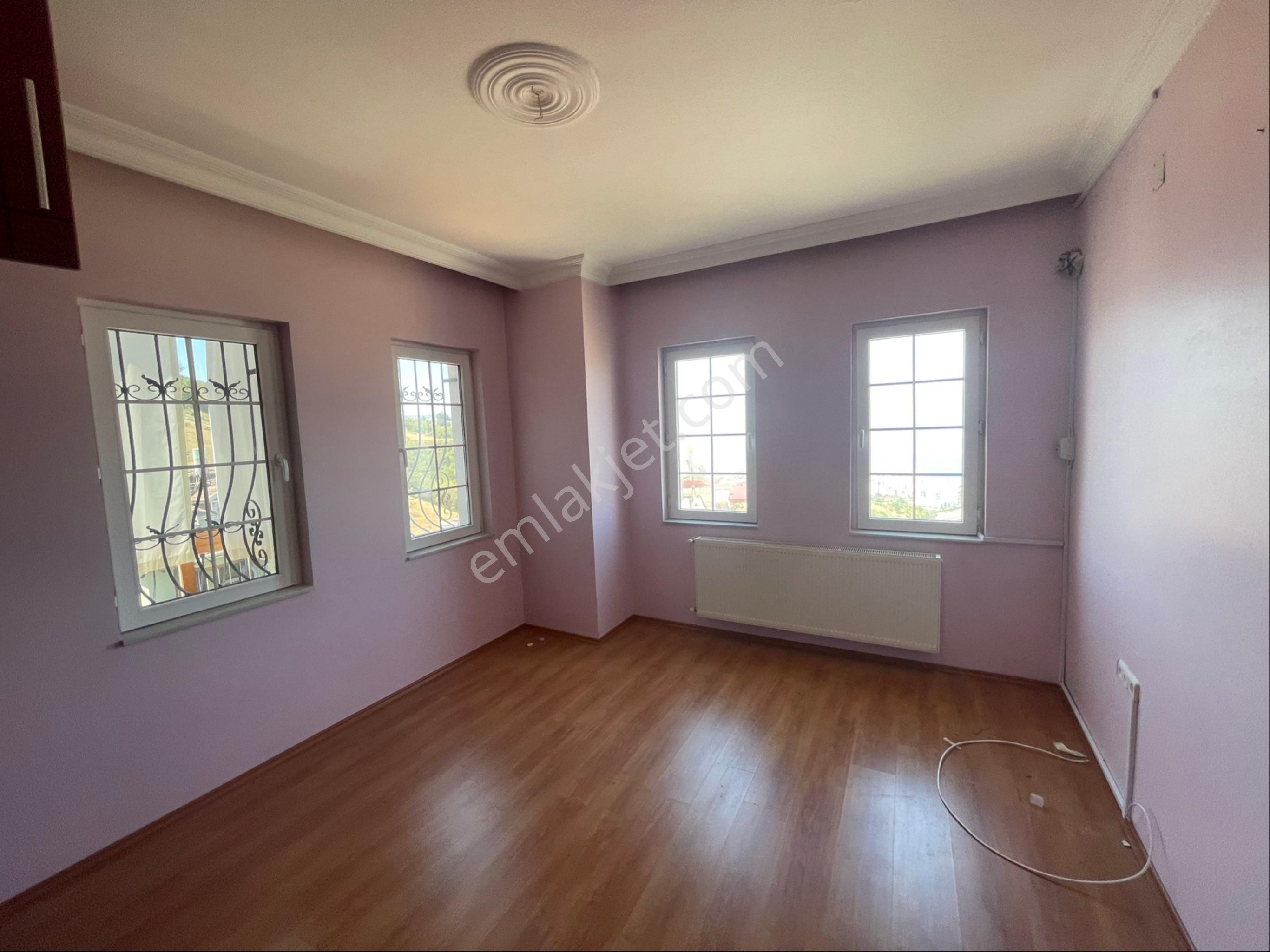 Yıldızlı'da Kiralık 4+1 Deniz Manzaralı Tripleks Villa - Görsel 25