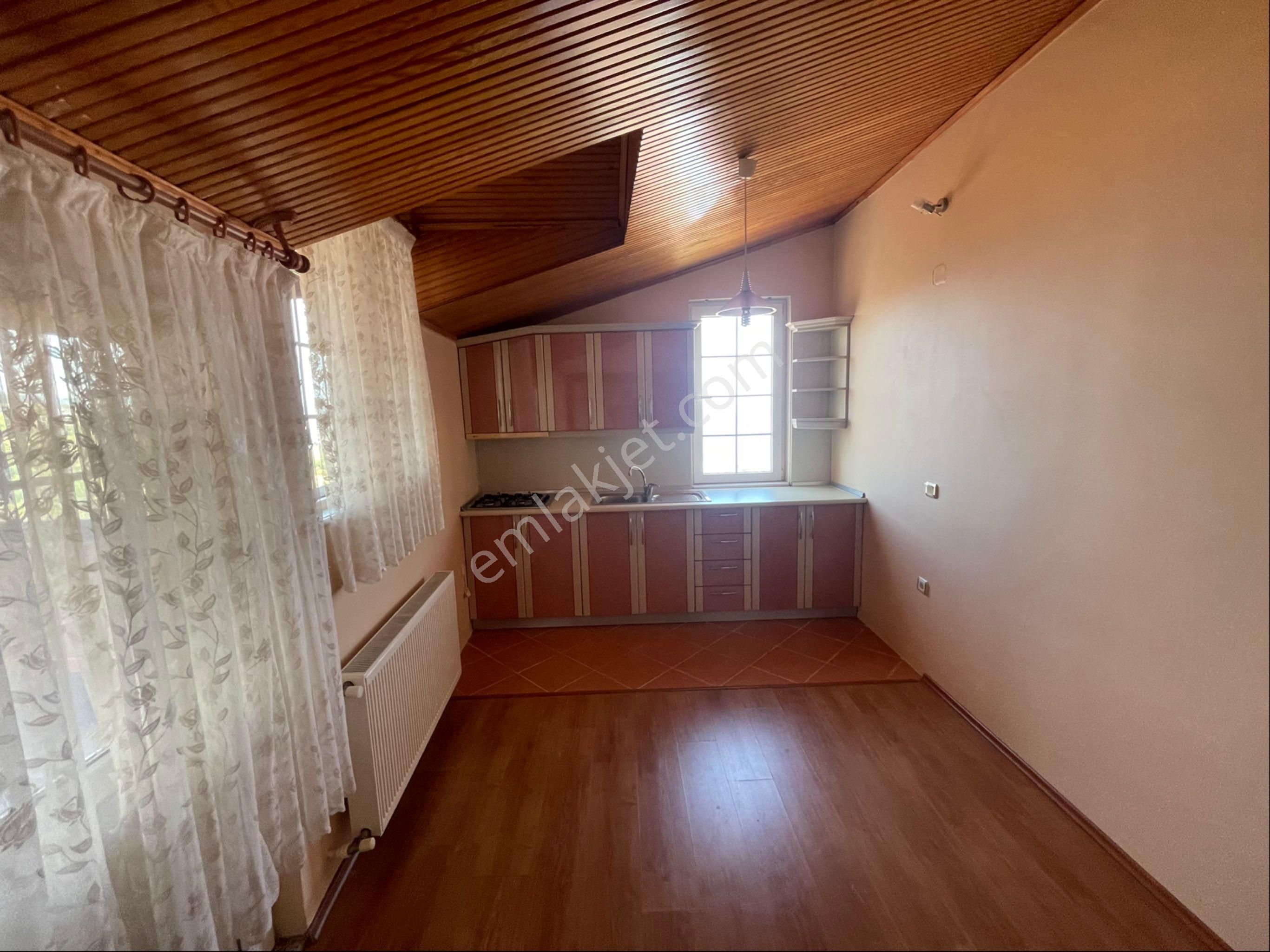 Yıldızlı'da Kiralık 4+1 Deniz Manzaralı Tripleks Villa - Görsel 31