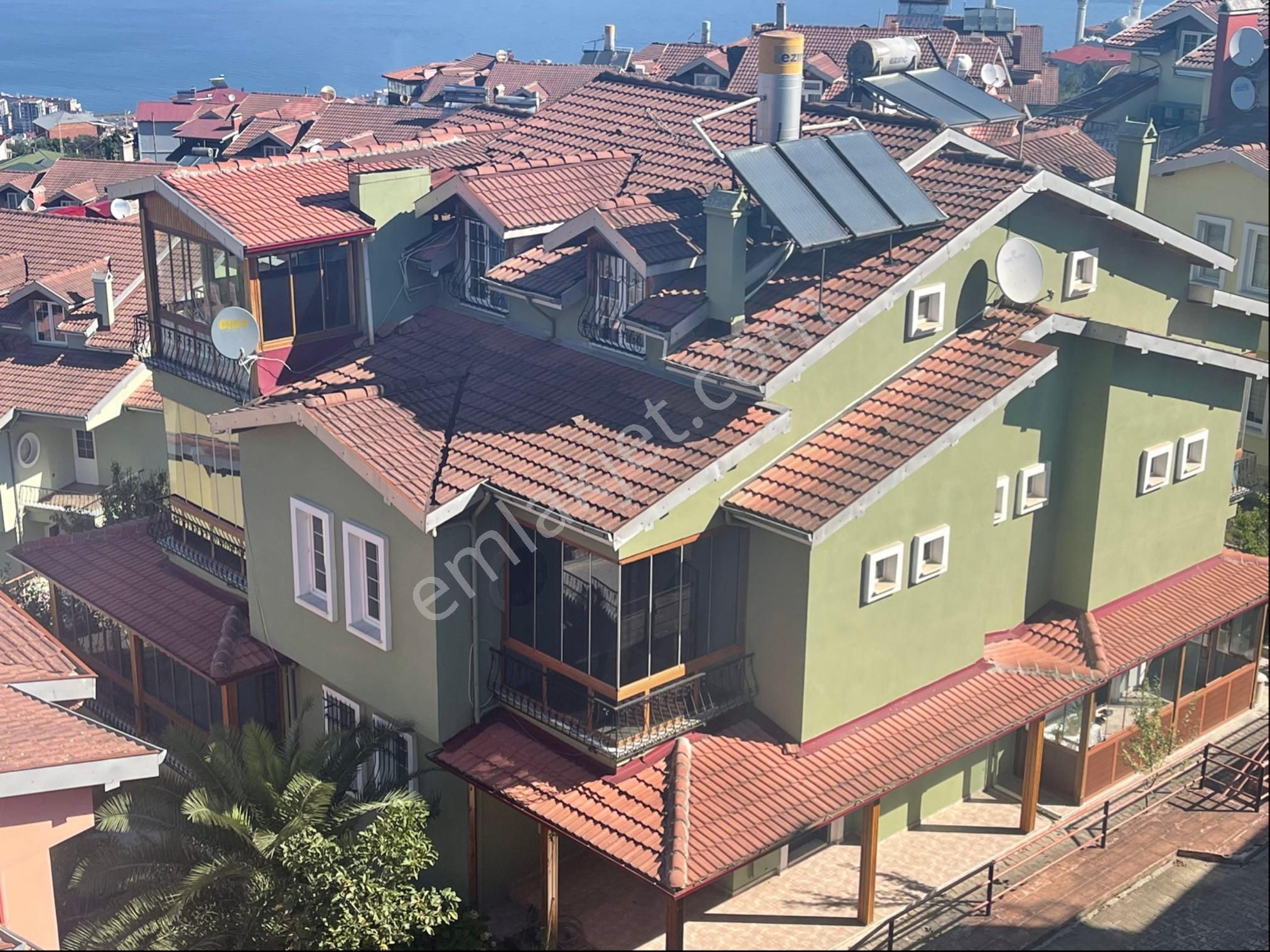 Yıldızlı'da Kiralık 4+1 Deniz Manzaralı Tripleks Villa