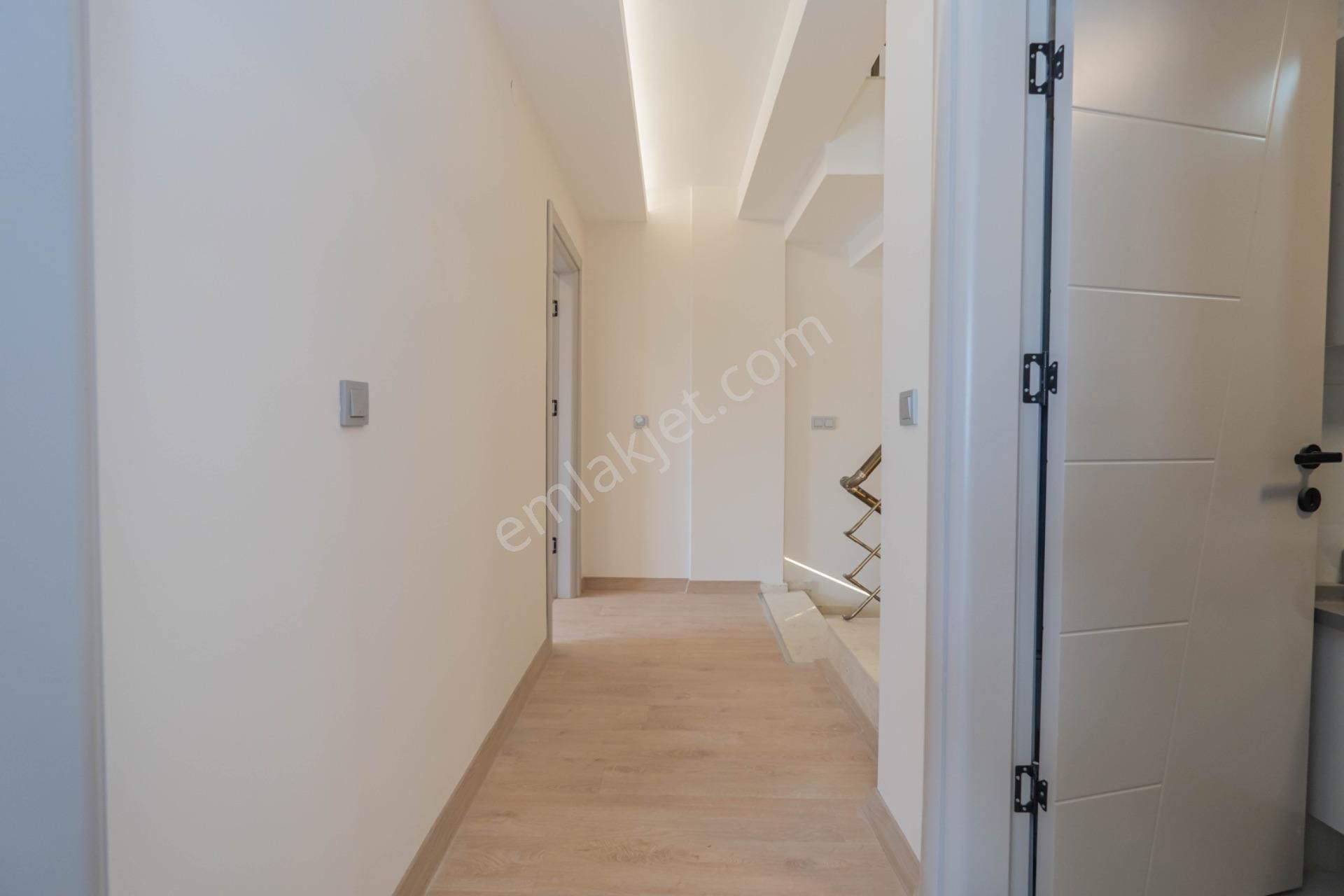 Urla Çamlıçay'da Yerden Isıtmalı Müstakil Bahçeli 3+1 Villa - Görsel 21