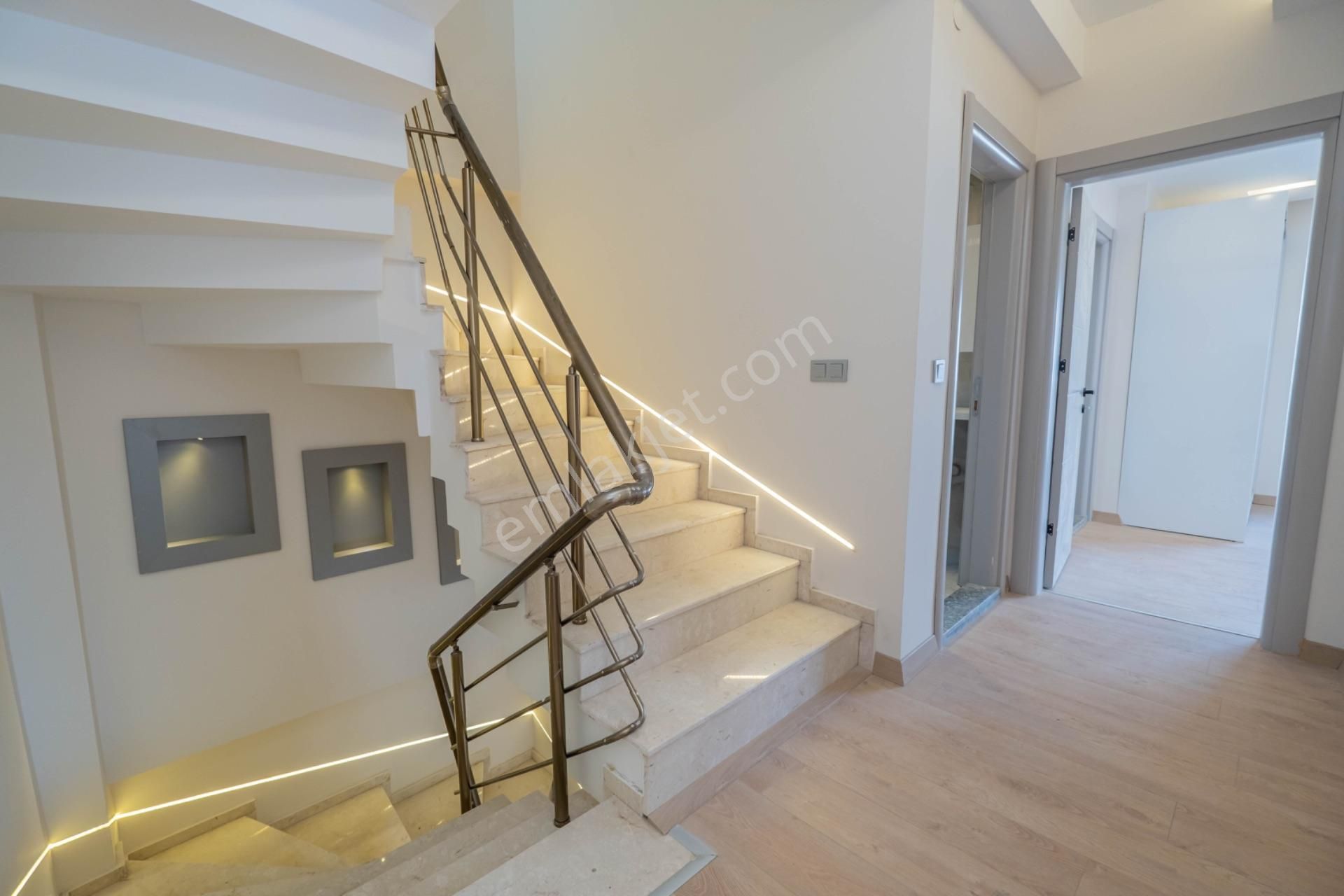 Urla Çamlıçay'da Yerden Isıtmalı Müstakil Bahçeli 3+1 Villa - Görsel 16