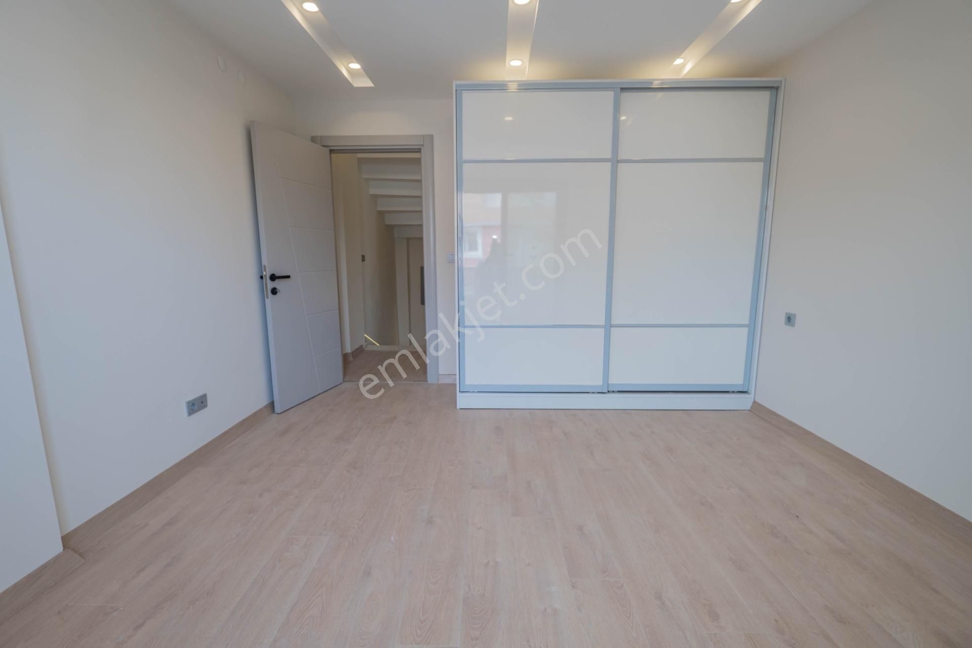 Urla Çamlıçay'da Yerden Isıtmalı Müstakil Bahçeli 3+1 Villa - Görsel 23