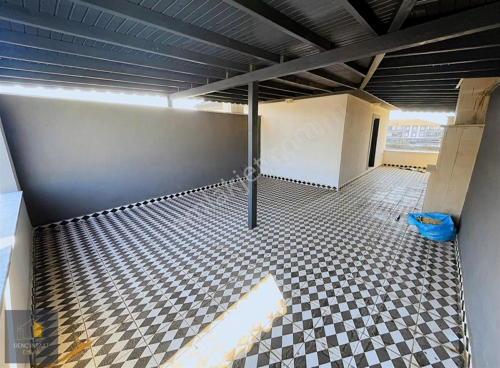 Karasu'da Lüks Havuzlu Site İçerisinde 2+1 Triplex Villa (sıfır) - Görsel 5