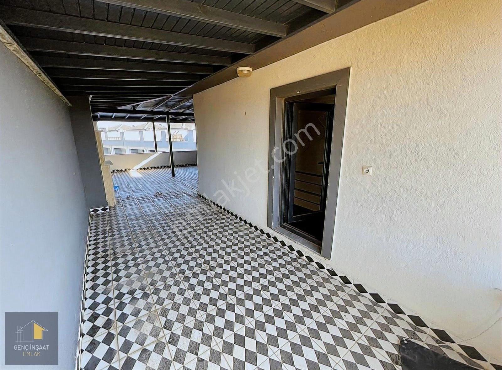 Karasu'da Lüks Havuzlu Site İçerisinde 2+1 Triplex Villa (sıfır) - Görsel 20