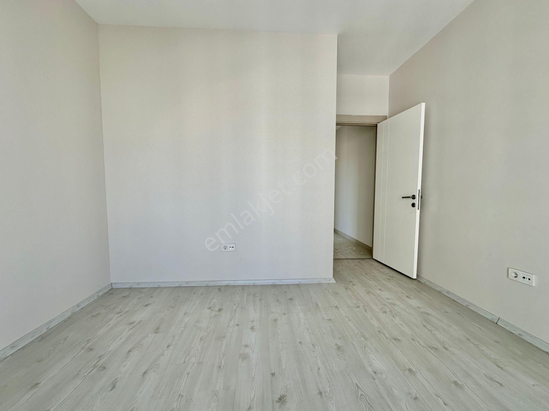 Pegaas'tan Gölkent Evlerinde Kiralık 4+1 Ara Kat Lüx Daire - Görsel 25