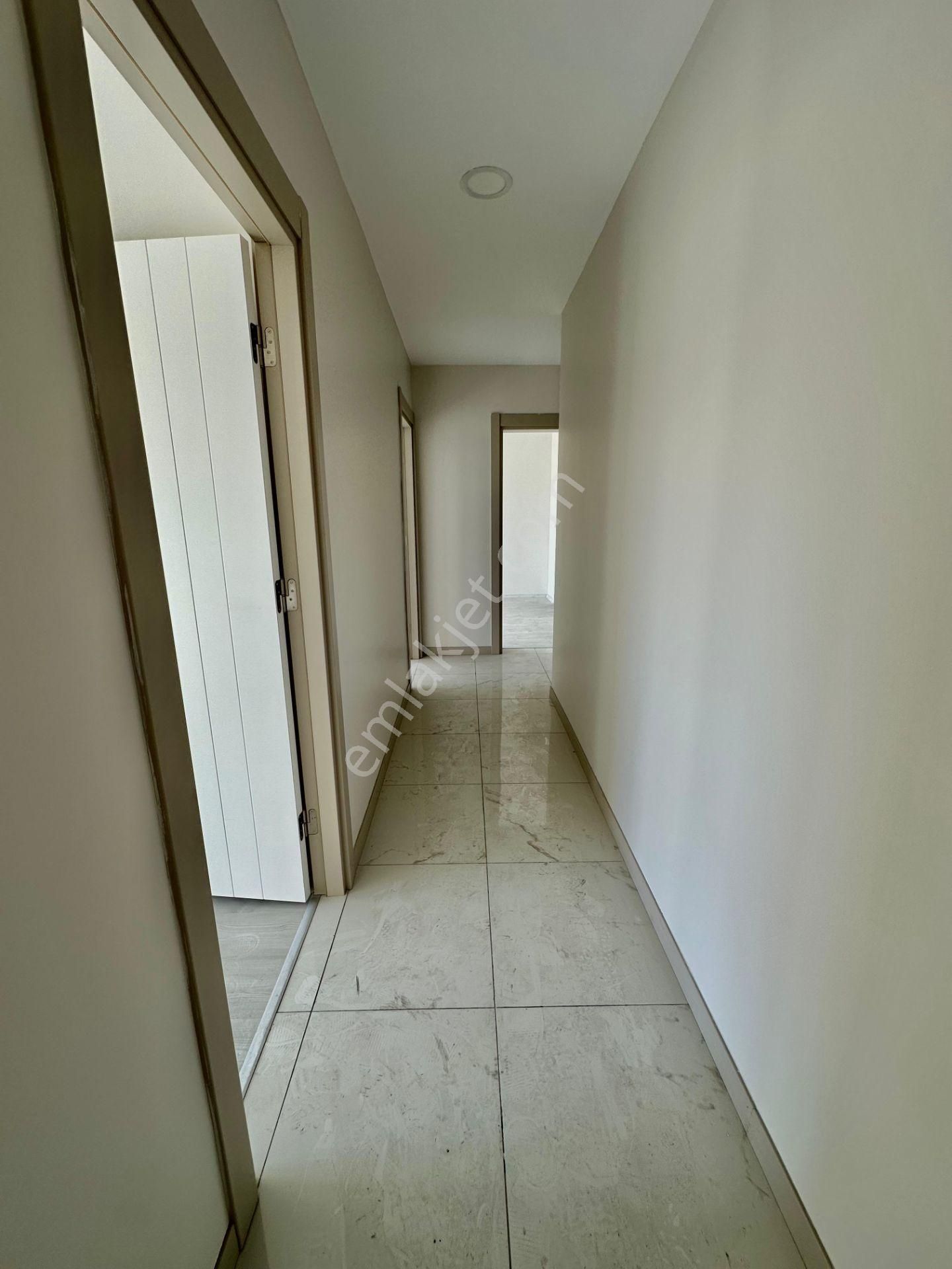 Pegaas'tan Gölkent Evlerinde Kiralık 4+1 Ara Kat Lüx Daire - Görsel 26