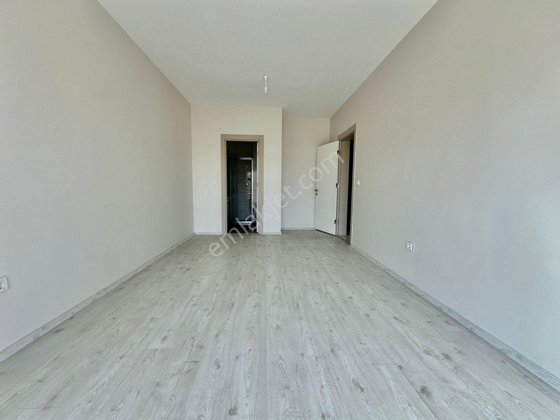 Pegaas'tan Gölkent Evlerinde Kiralık 4+1 Ara Kat Lüx Daire - Görsel 13