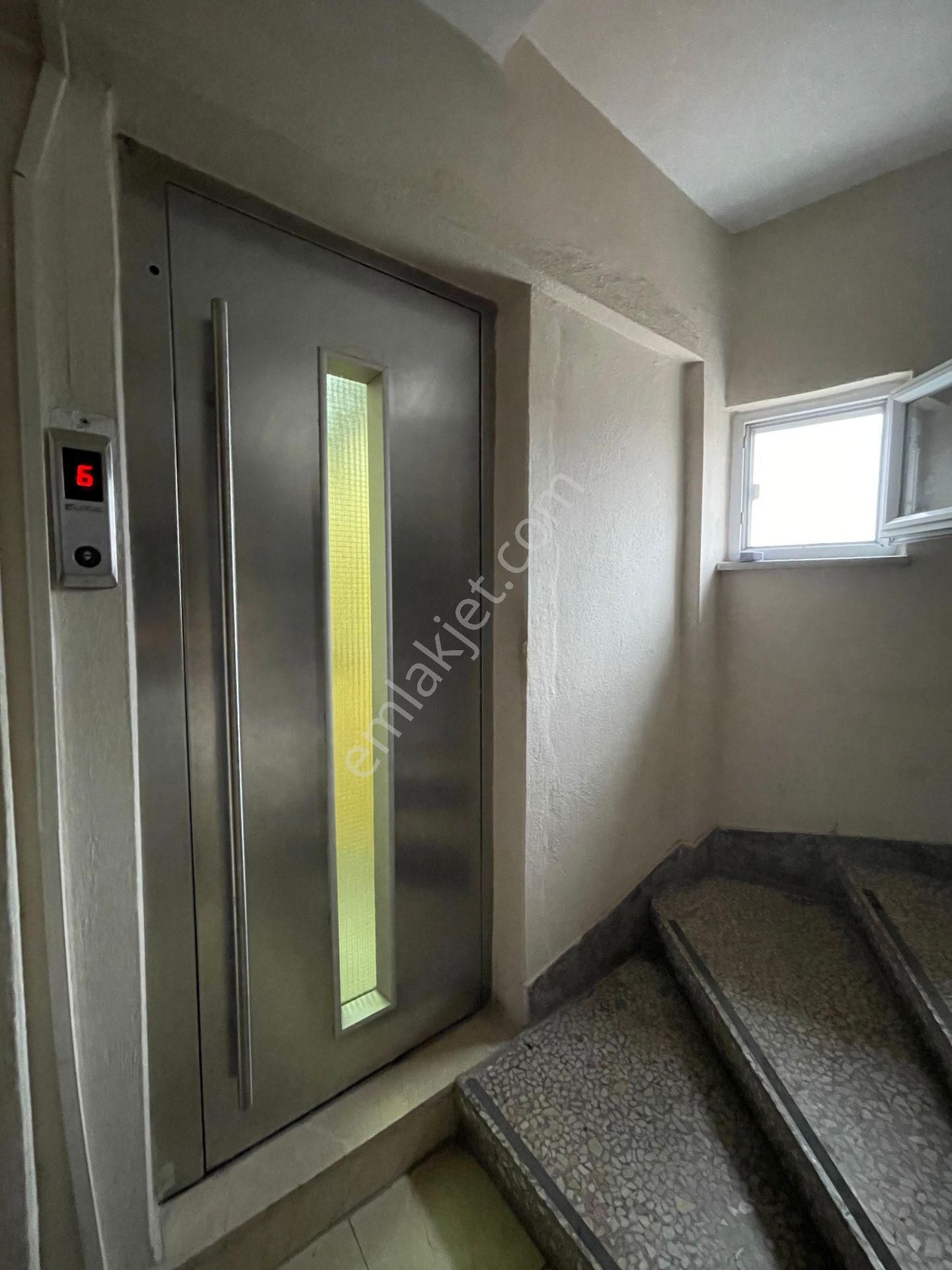 Se&as'tan Şehrin Merkezinde Deniz Manzaralı Asansörlü 2+1 Daire! - Görsel 12