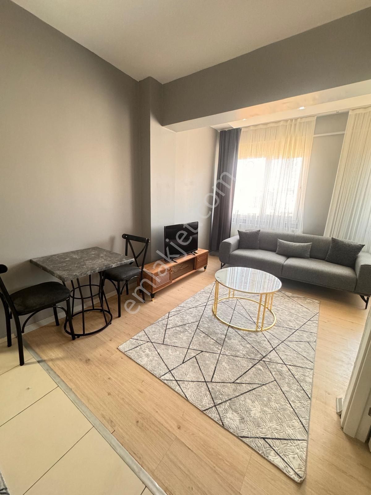 Şehir Merkezinde Arakat Geniş Balkonlu Daire - Görsel 2