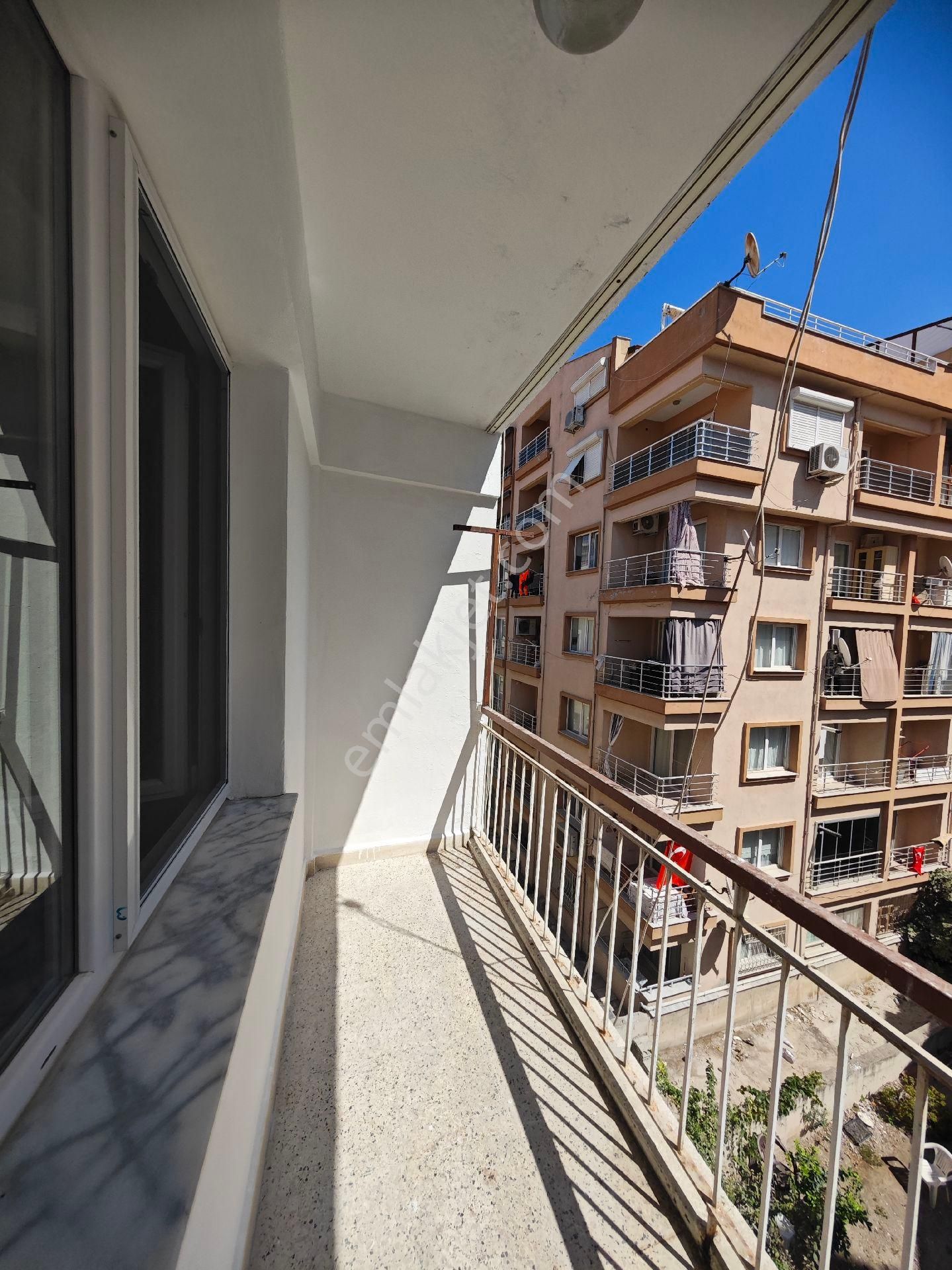 Dikili Ümmetoğlu'ndan 2+1 Ferah Daire Merkezi Konumda Denize Sahile 30 Metre - Görsel 12