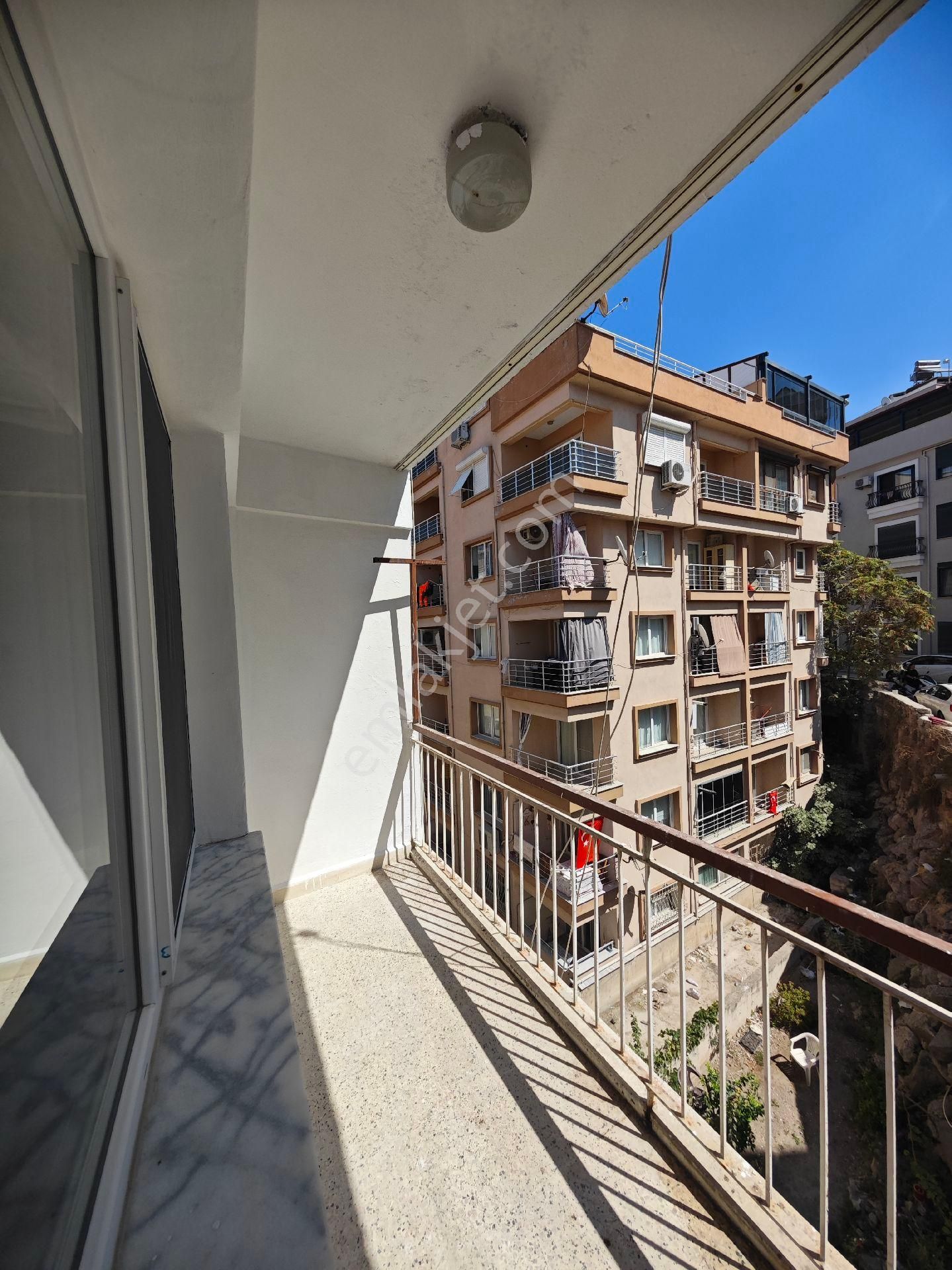 Dikili Ümmetoğlu'ndan 2+1 Ferah Daire Merkezi Konumda Denize Sahile 30 Metre - Görsel 14