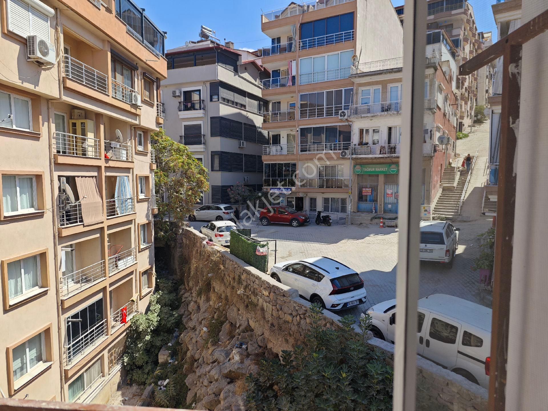 Dikili Ümmetoğlu'ndan 2+1 Ferah Daire Merkezi Konumda Denize Sahile 30 Metre - Görsel 13