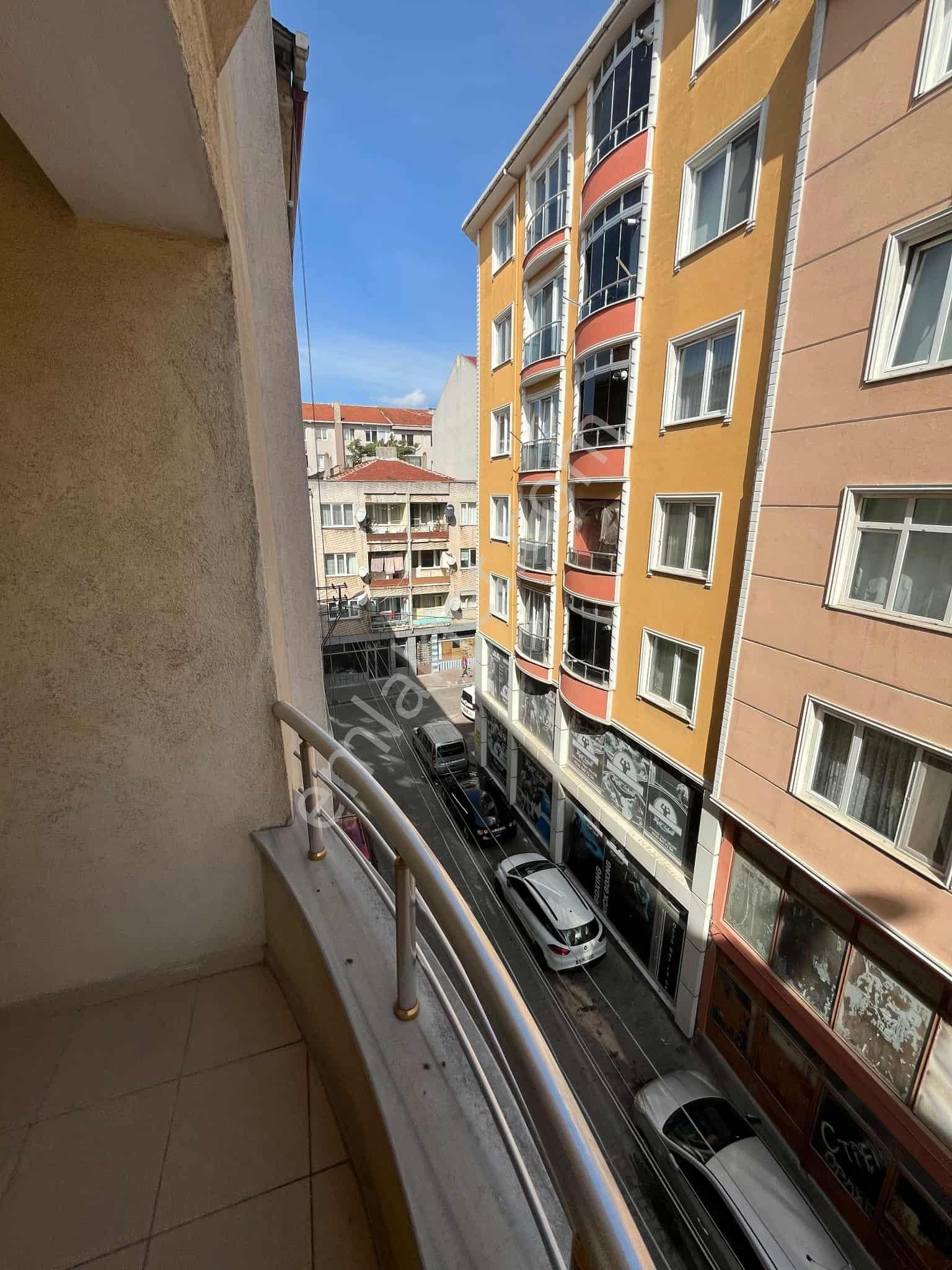 Reşadiye Mahallesi Balkonlu Asansörlü 2+1 - Görsel 4