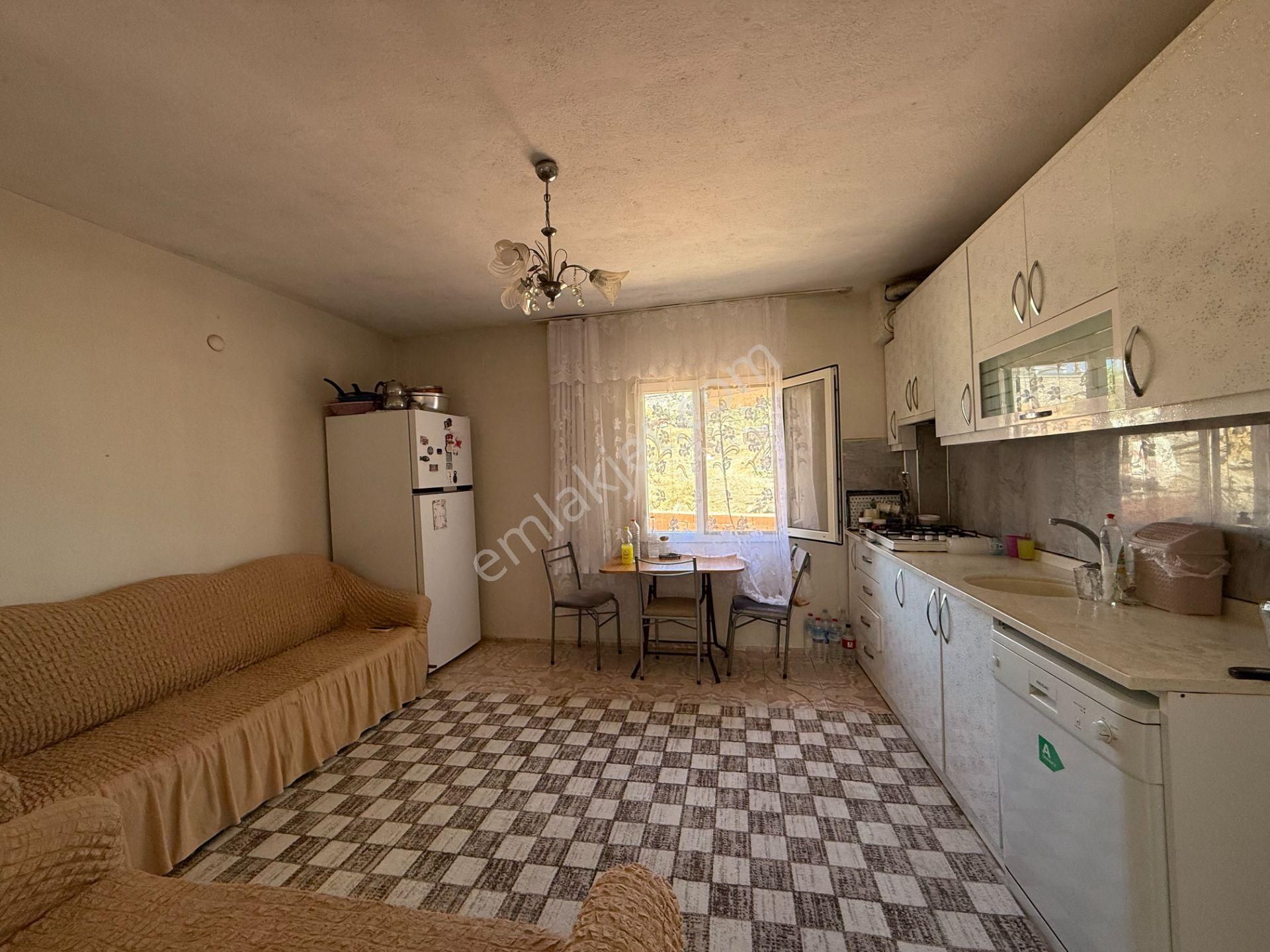 Seferihisar Ulamış Köyü Merkezinde Satılık Müstakil Ev - Görsel 2