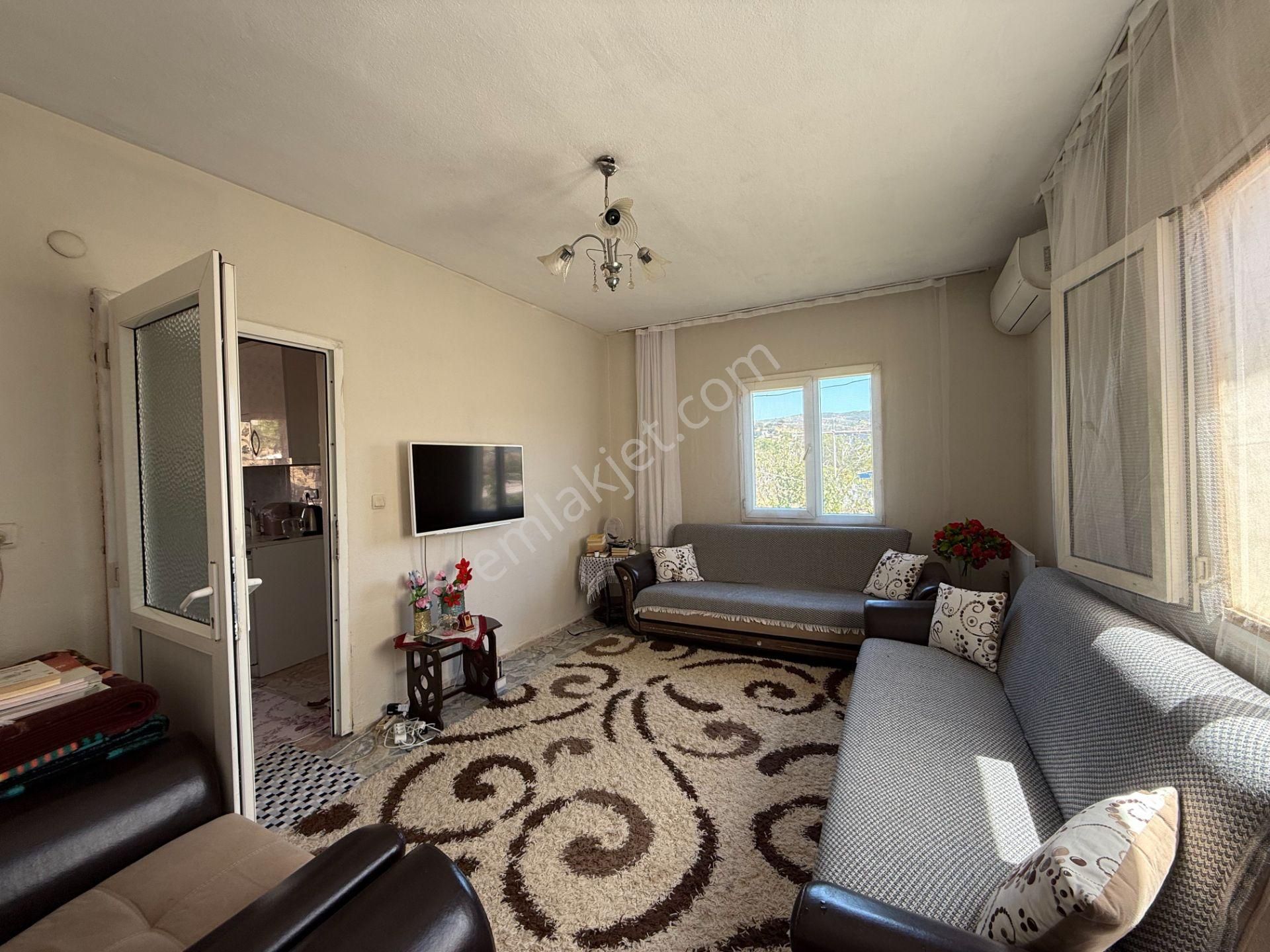 Seferihisar Ulamış Köyü Merkezinde Satılık Müstakil Ev